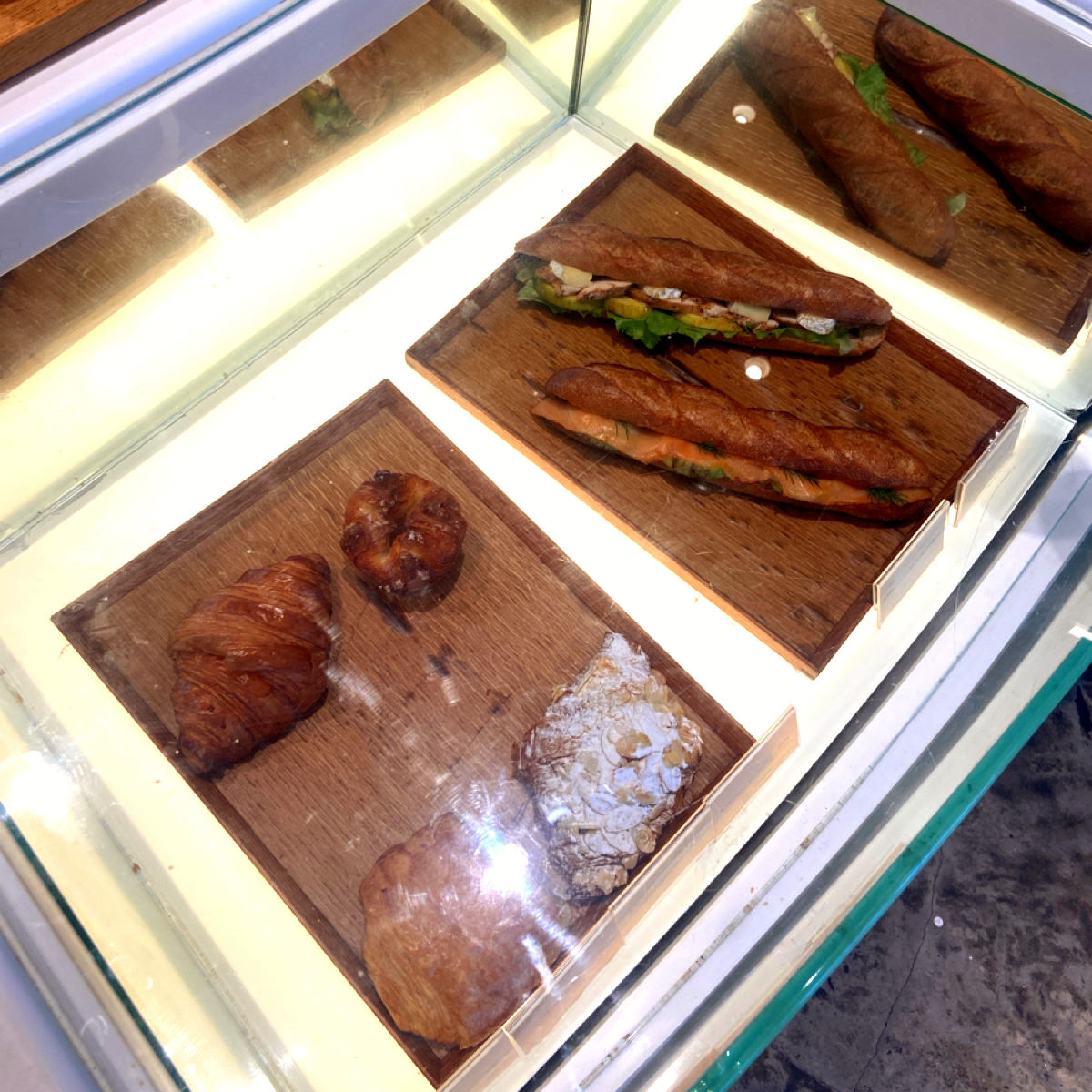 Menu image of %Arabica Bali Kuta Beachwalk: 也有在賣麵包三明治。 shot by 每個人都在找他的貓
