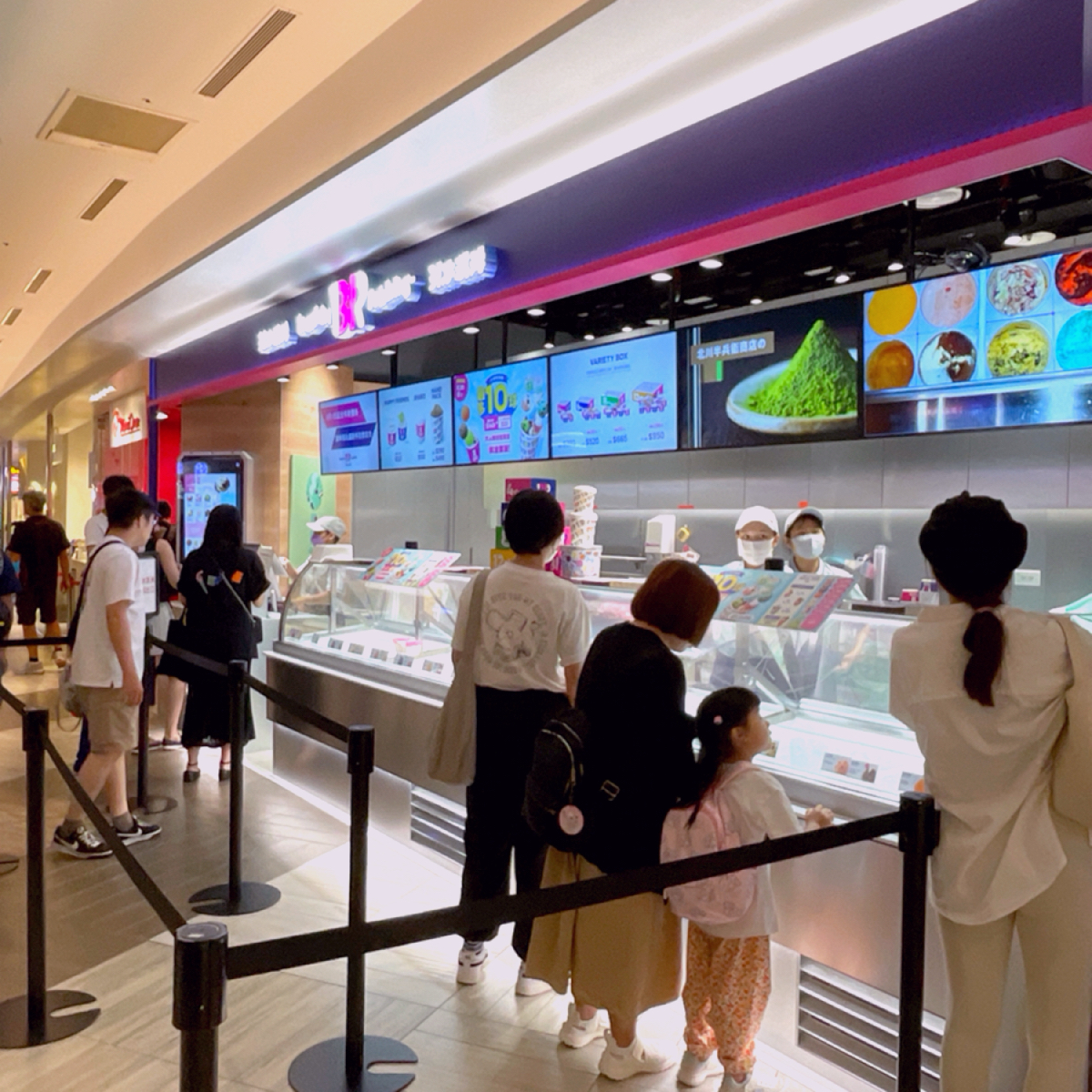31冰淇淋 高雄SKM Park門市 の雰囲気の写真：真不愧是高雄人
引頸期盼的冰淇淋店
人來人往生意很好 byShiny 