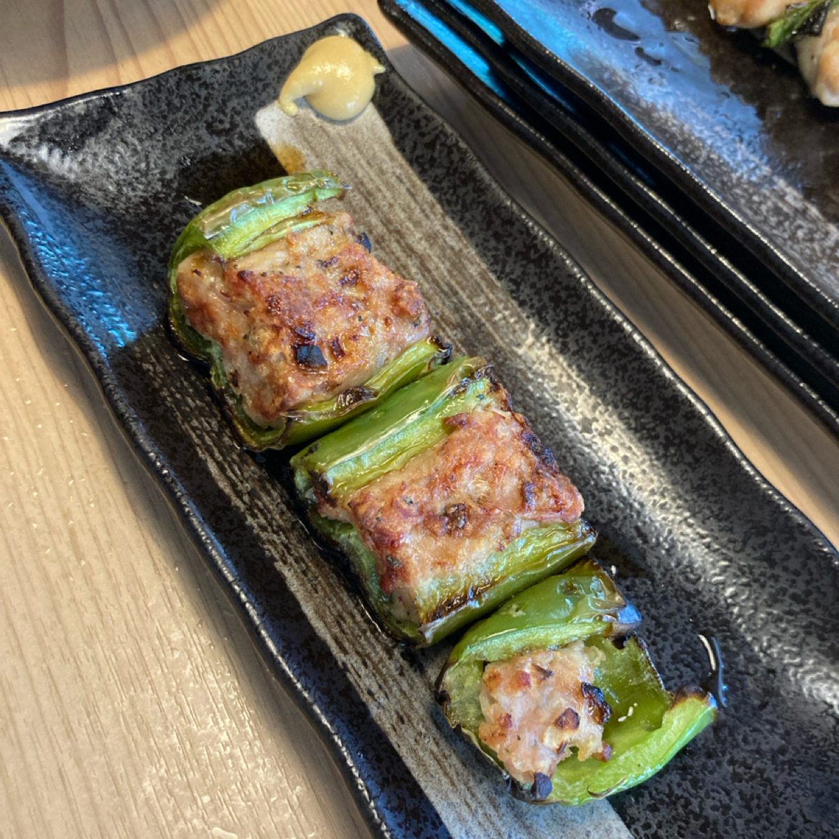 鳥貴族Torikizoku 大巨蛋店 的餐點圖片：青椒鑲肉$100 由小蛙 拍攝