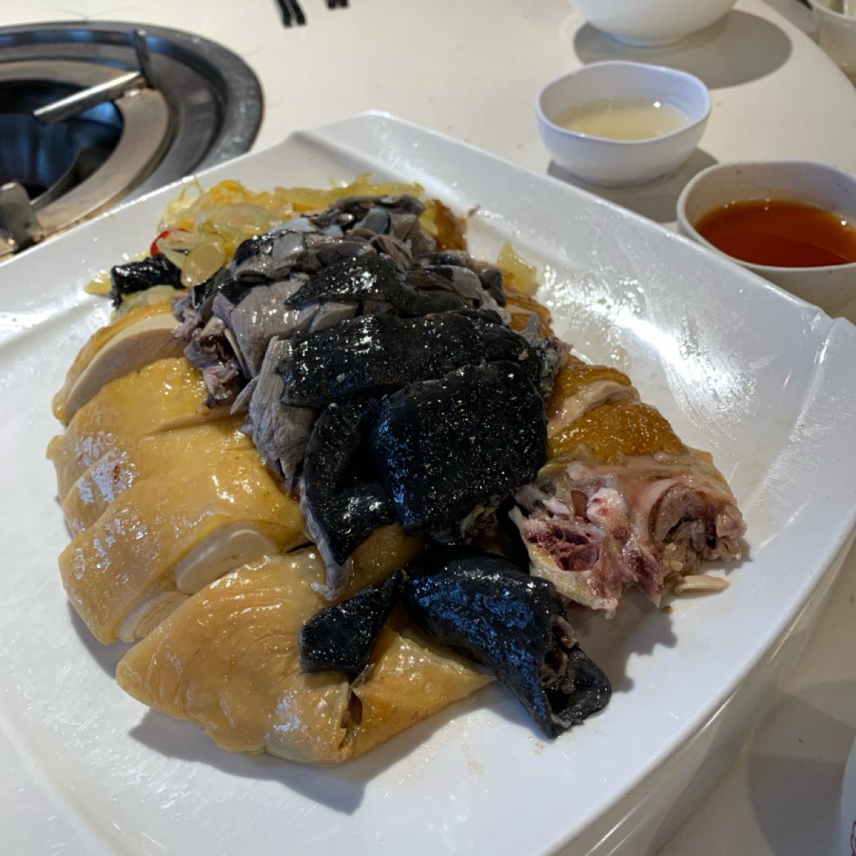 Meal image of 雞家莊 本店: 「三味雞」是招牌菜，肉質軟也入味，口味非常好吃，唯稍嫌偏油。 shot by Food Scouter