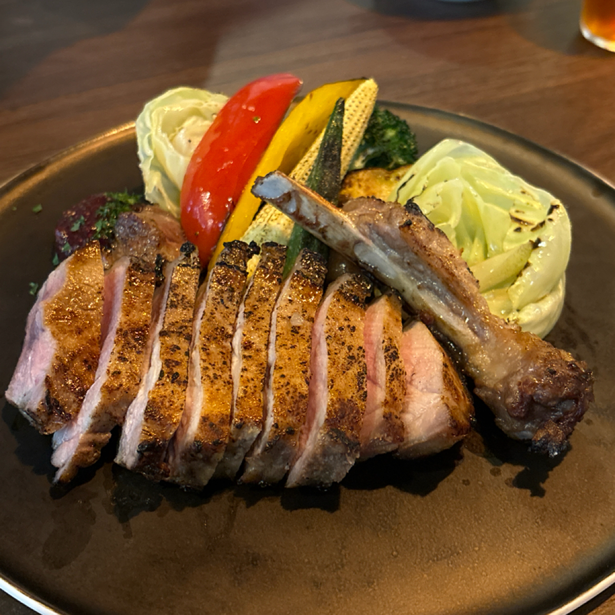 Meal image of 文｜火｜處｜方 料理所: 戰斧豬排，我個人最愛的一道主菜！調味跟烤的都非常完美，真的一口接一口停不下來！配的烤蔬菜也烤得恰到好 shot by 阿官