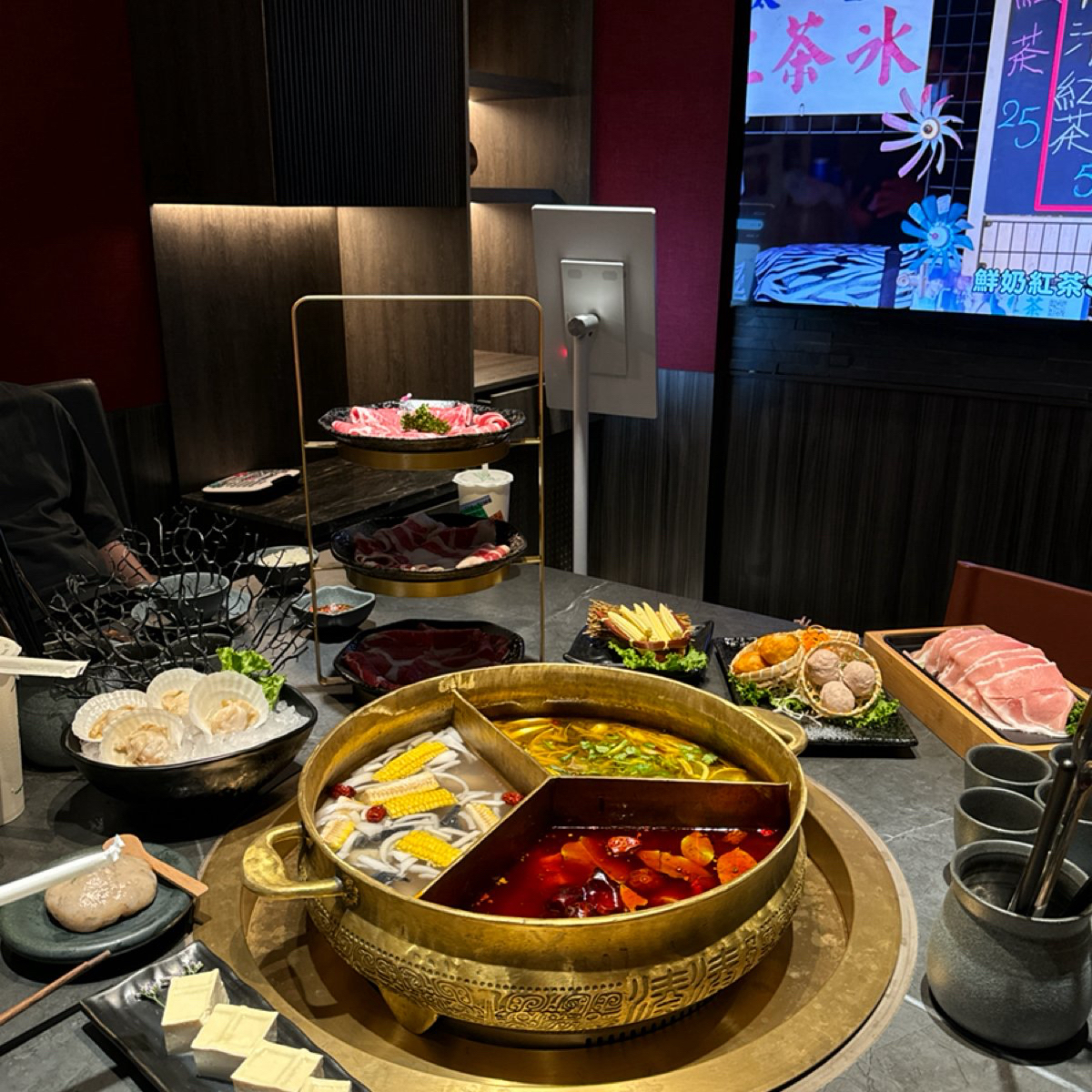湊湊火鍋•茶憩 大巨蛋店 的餐點圖片： 由飲料王 拍攝