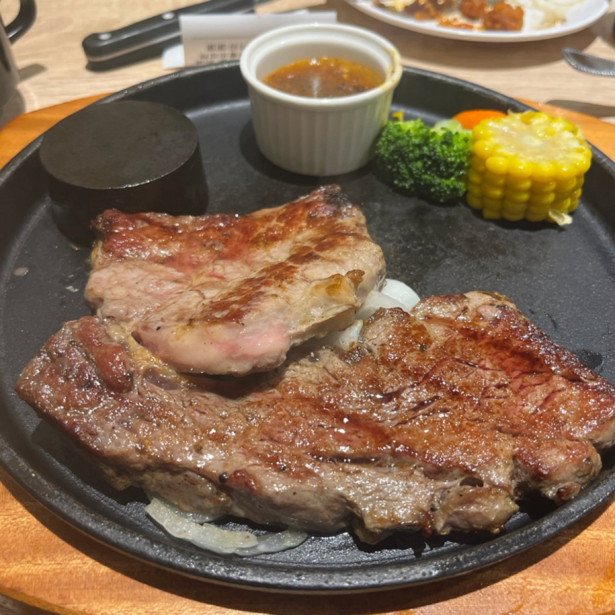 Meal image of 牛室炙燒牛排BEEFHOUSE 崇德洲際店: 紐西蘭沙朗牛排 五分熟 shot by  楊