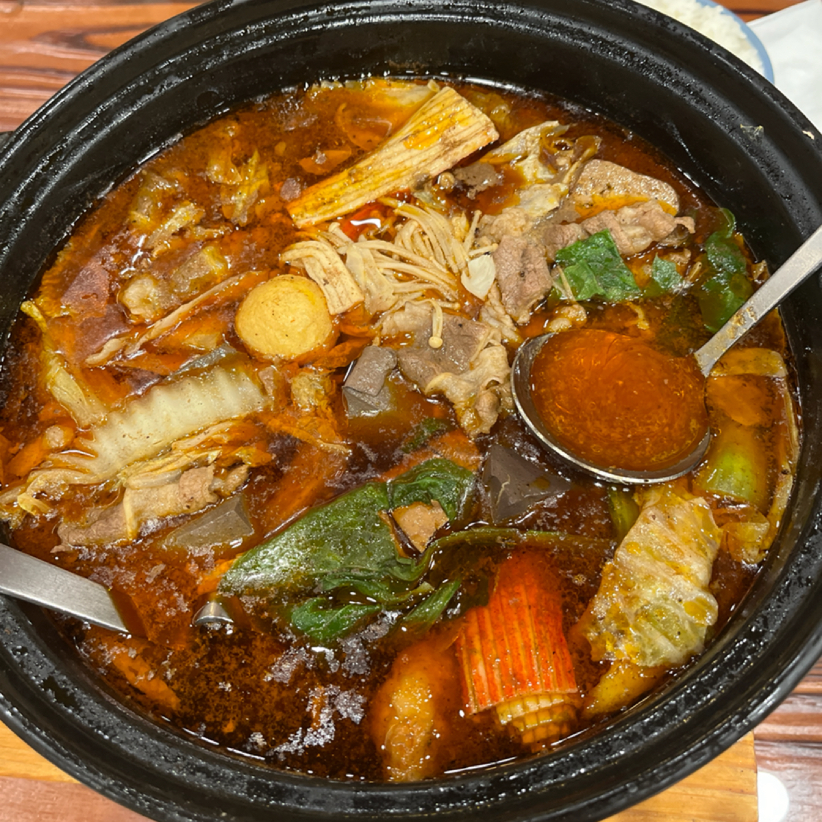 Meal image of 雲鼎阿二麻辣食堂 中山店: 麻辣五花牛肉兩人份鍋$485 shot by 珍珠奶綠
