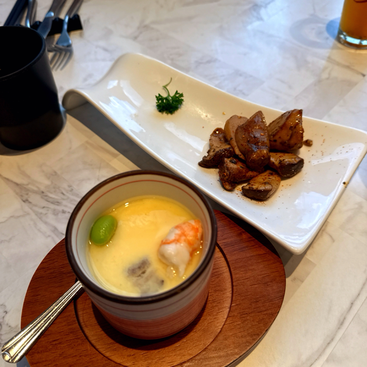 Meal image of 陶板屋 汐止遠雄店: 👀前菜🥰

前菜有「醬燒杏鮑菇」和「干貝海鮮茶碗蒸」可以選擇，杏鮑菇的口感挺不錯的，不會太死鹹� shot by 臉書搜尋花貴賓皮蛋