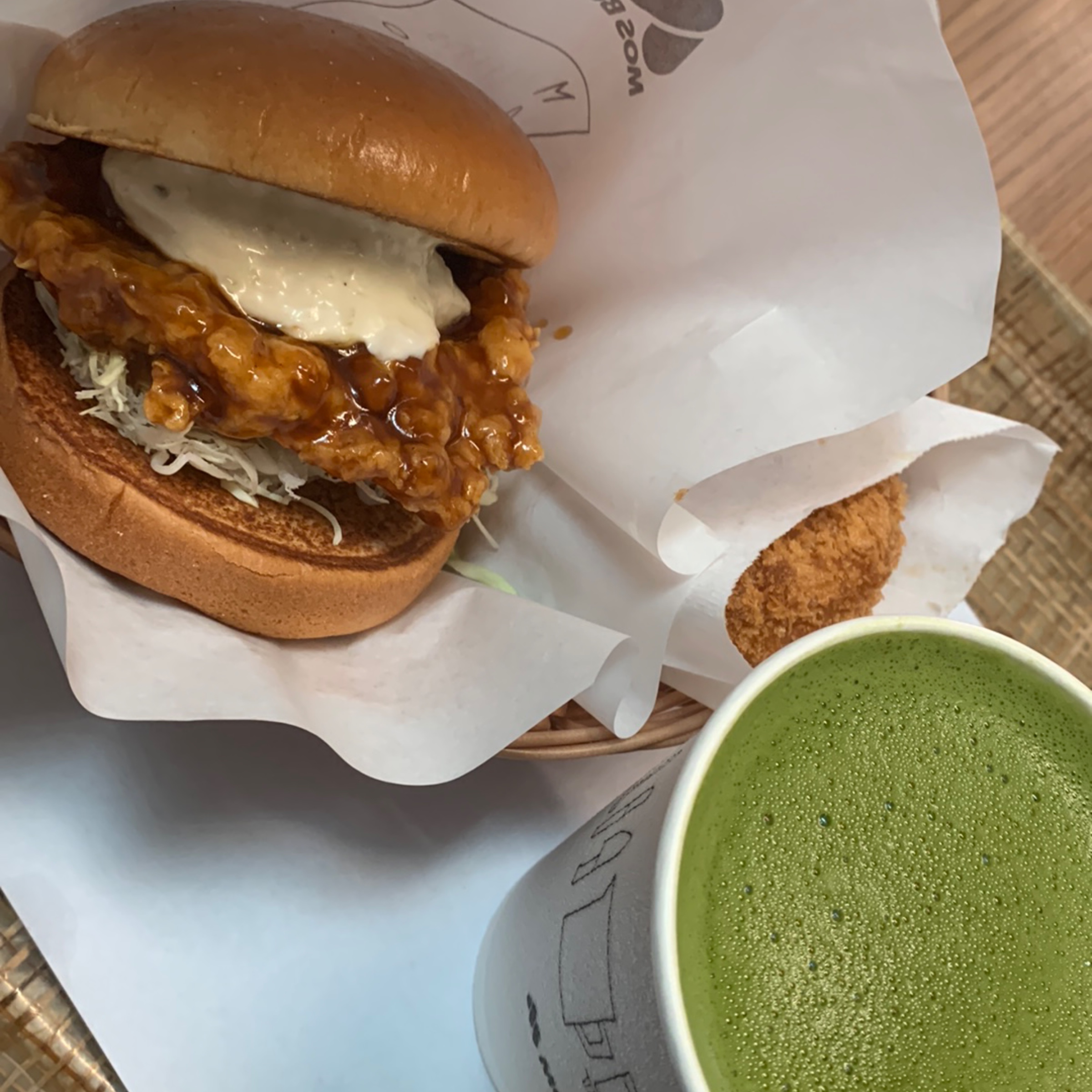 🍔 MOS Burger &amp; 🍝 MOS Cucina の雰囲気の写真： by2QT2BSTR8 
