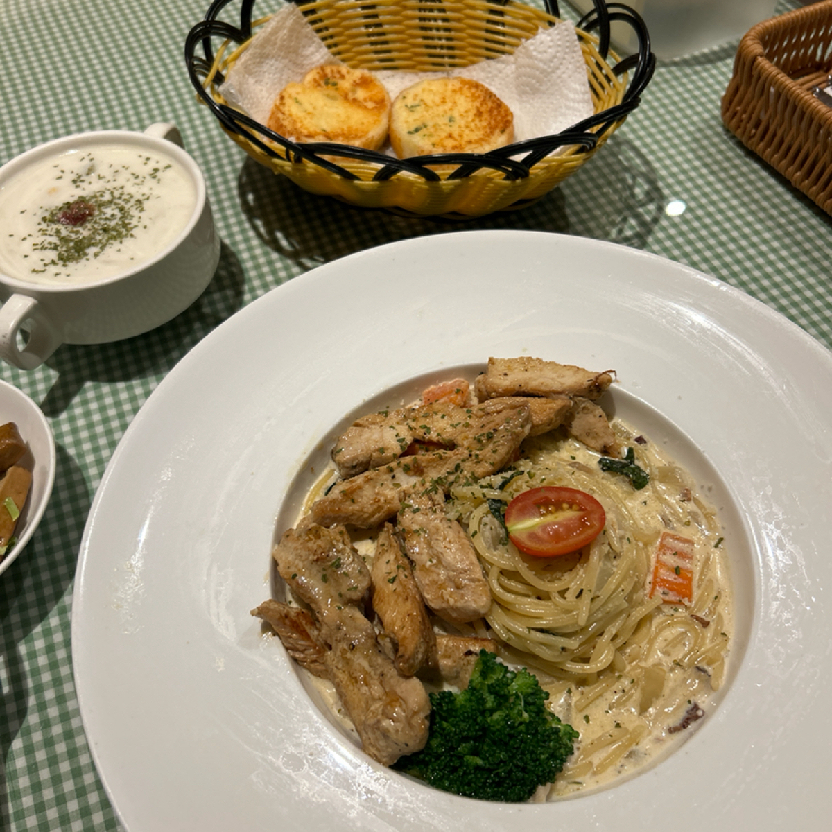 王甫伊餐館 的餐點圖片： 由是個吃貨寶寶 拍攝