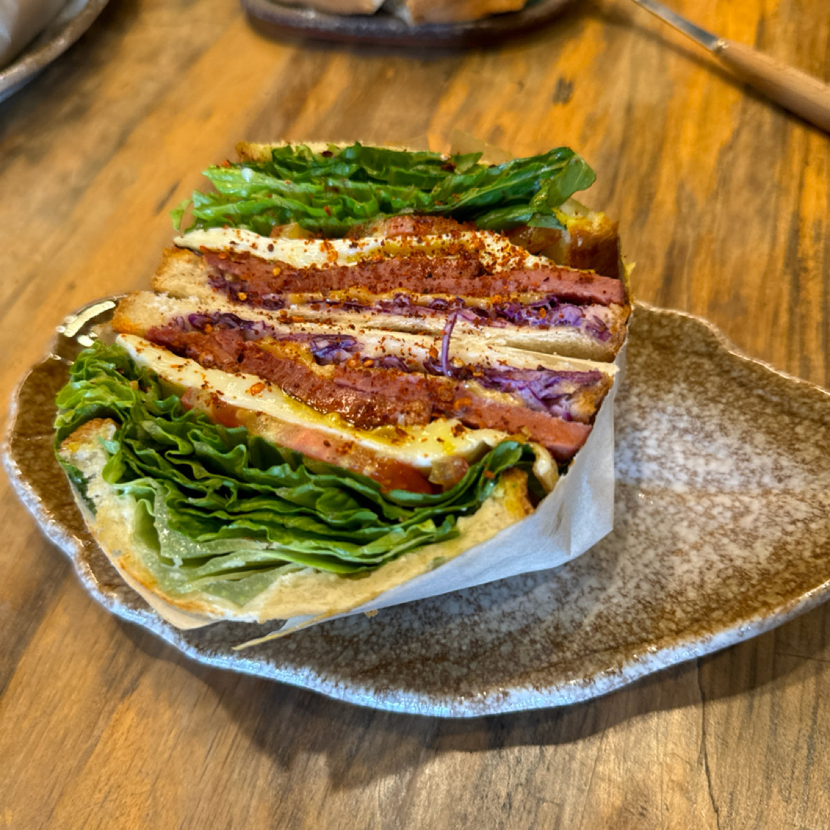 實季 Seedson Coffee  的餐點圖片：四川花椒牛肉熱壓三明治 由食、動、健康 拍攝
