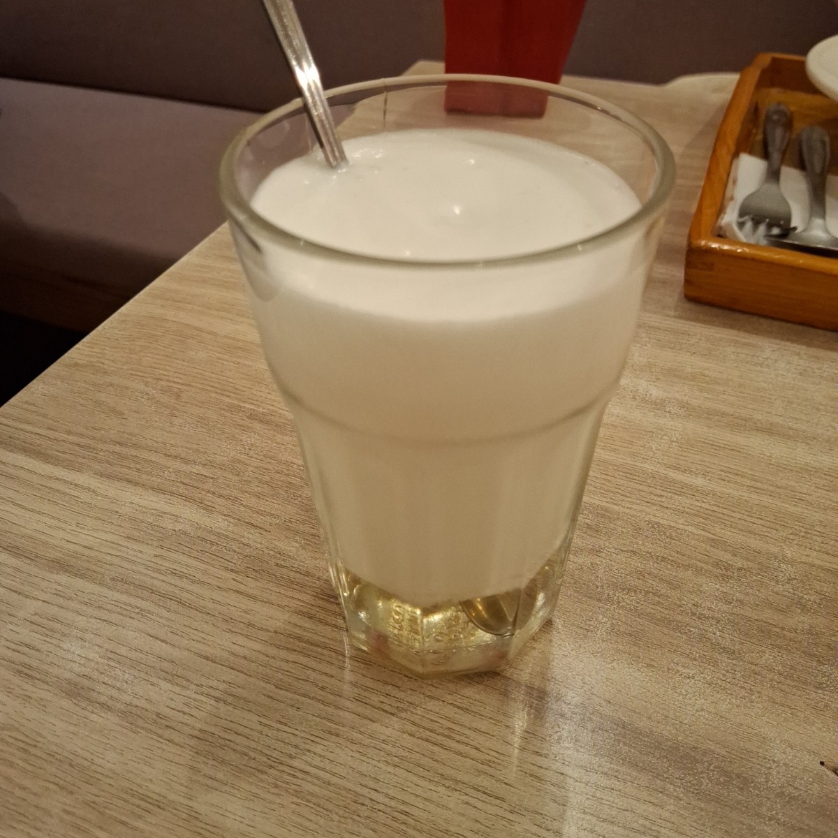 想想微韓輕食 のレストランの写真：薰衣草奶茶，與其說是奶茶，不如說是有著濃厚香味的薰衣草茶加上奶蓋🤣

但平常喝不慣香味濃厚的飲品的 by美食肥之豬 