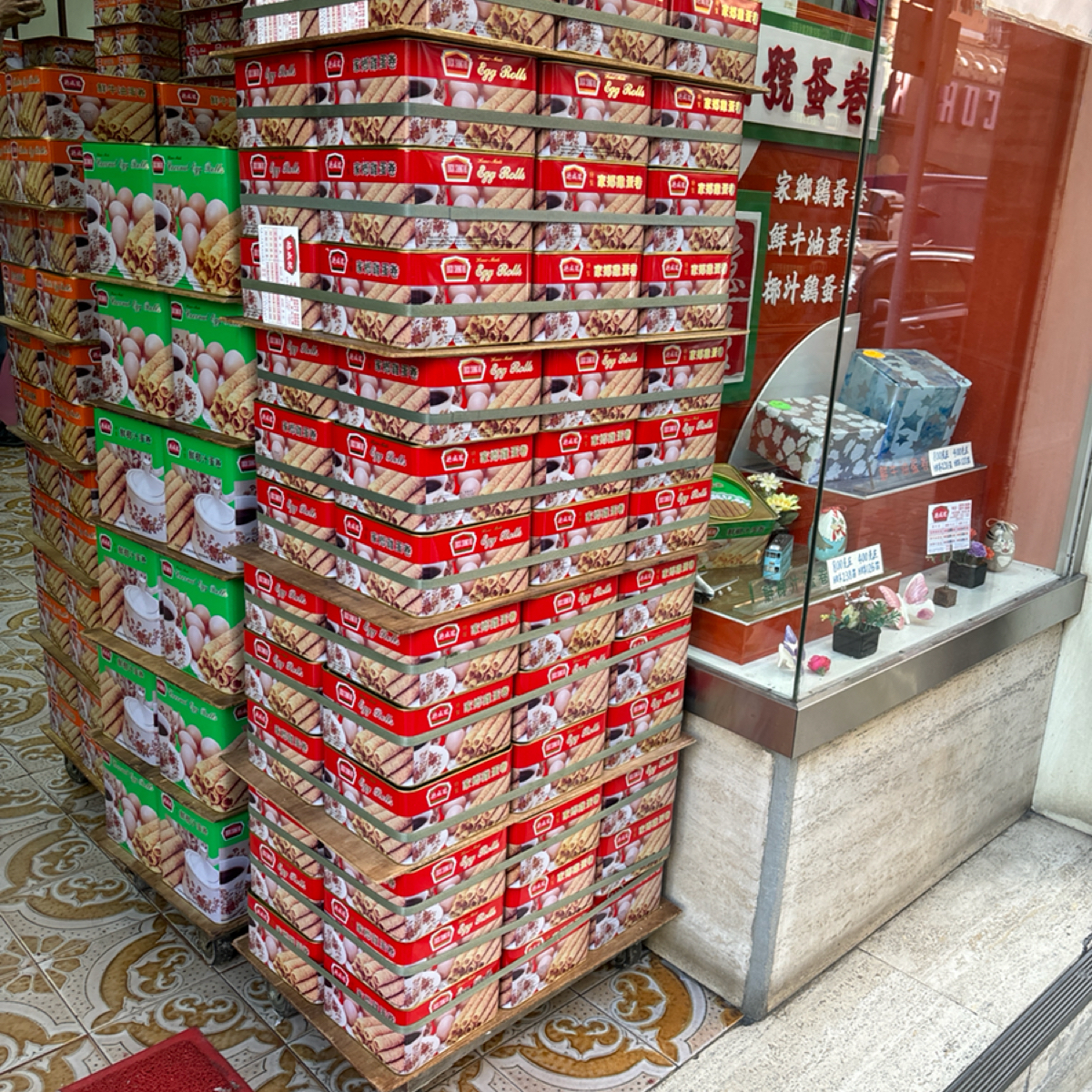 德成號🧈雞蛋卷🧇DuckShingHo🫔中式糕餅店🥠80年雜貨店 のメニューの写真：⛰️數小時內售罄的蛋卷山丘🏔️ by2QT2BSTR8 