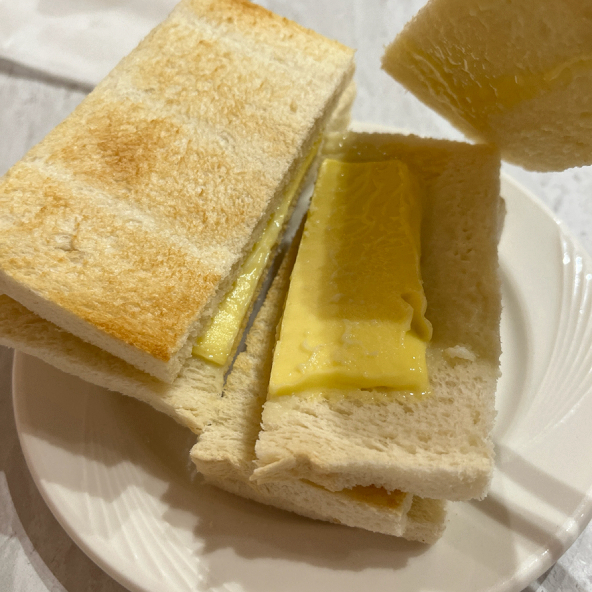 Meal image of MB White Coffee: 咖椰牛油麵包 shot by 珍珠奶綠