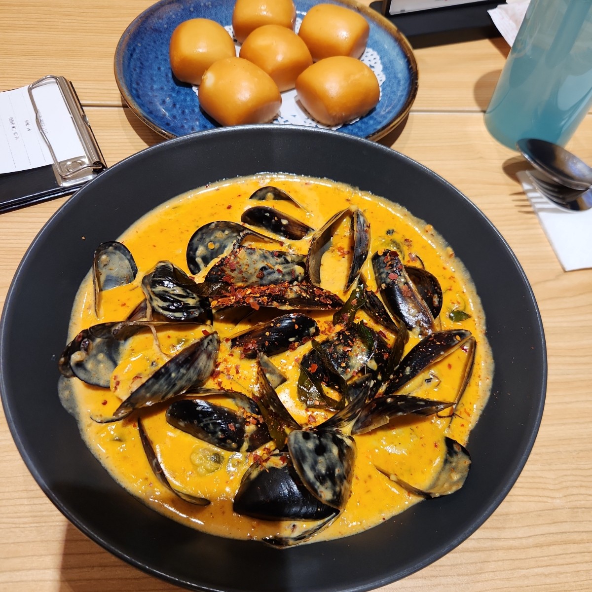 Gula Cakery Tropicana Gardens Mall のレストランの写真：Chili butter cream clams with mantao bread byblacktaiko 