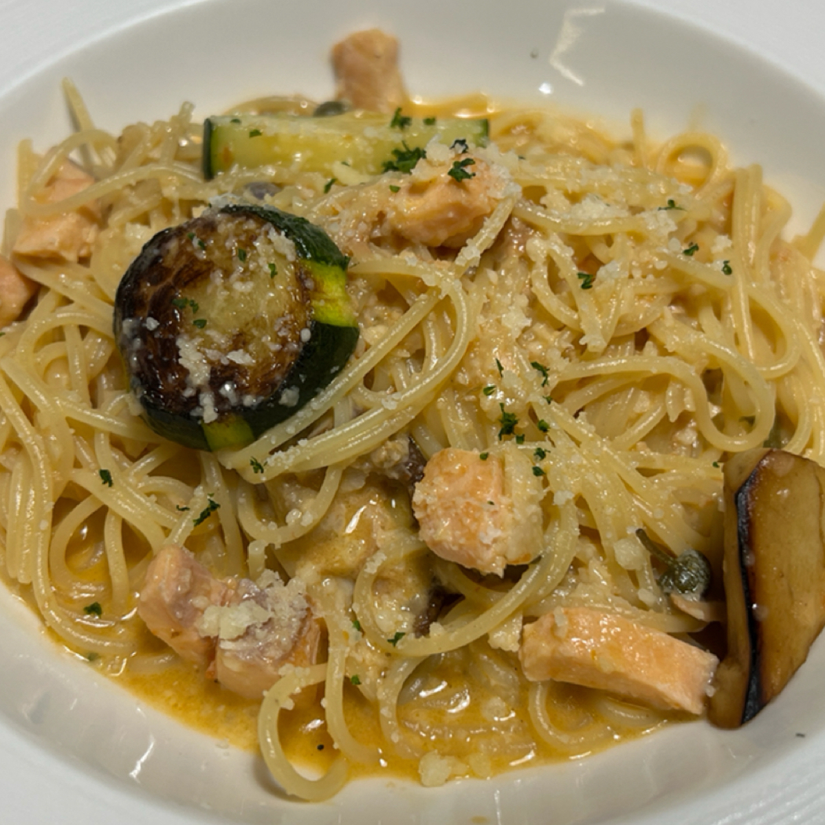 Menu image of BELLINI Pasta Pasta 南港潤泰店: 燻鮭野菇曙光醬起士麵 shot by 龍龖龘
