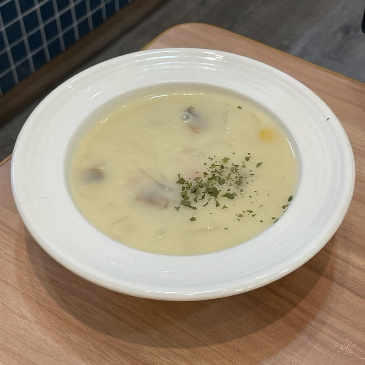 Meal image of 克萊樂創義料理: 套餐的蘑菇玉米濃湯 shot by Freddy Liu
