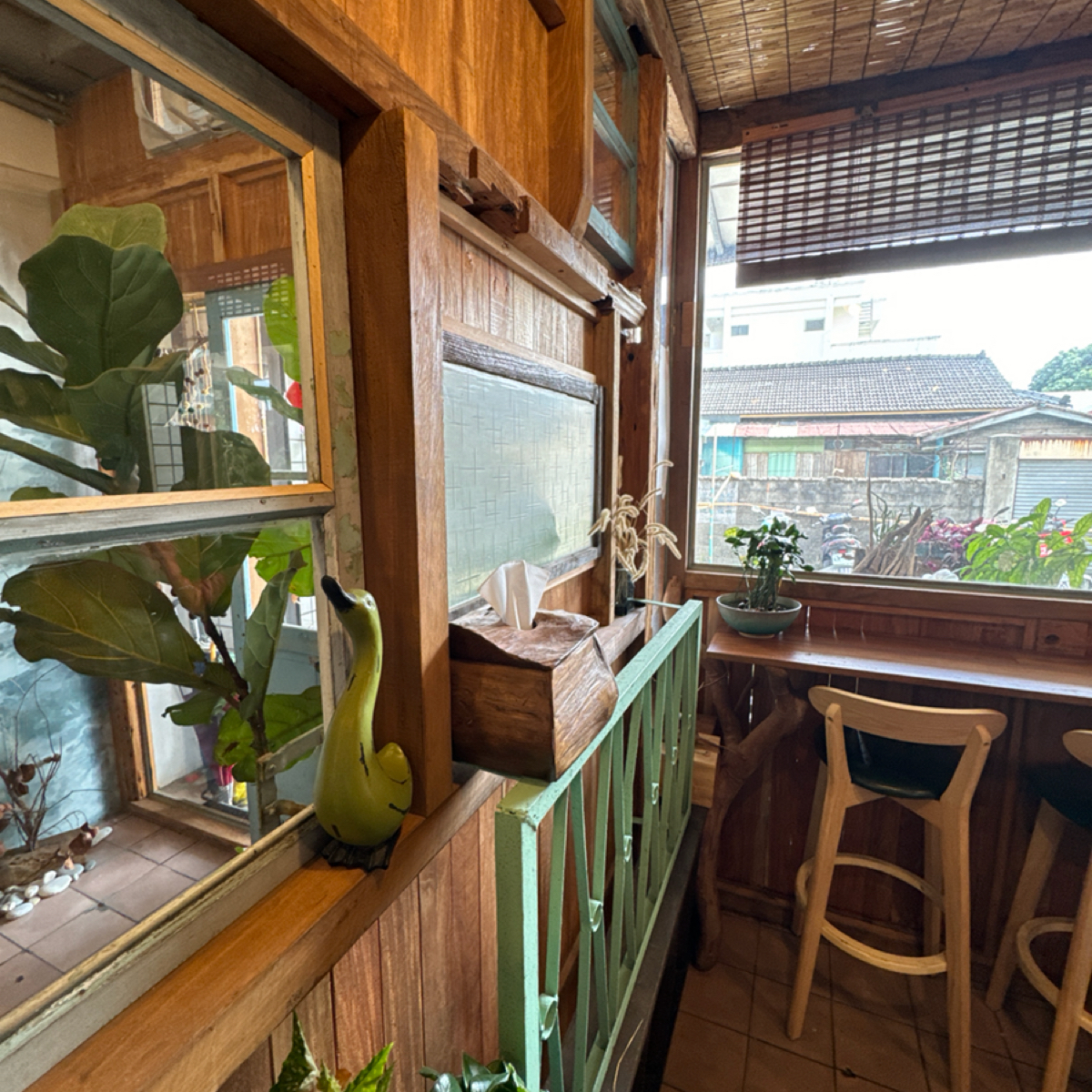 實季 Seedson Coffee  的外觀氛圍圖片：窗戶一角 由食、動、健康 拍攝