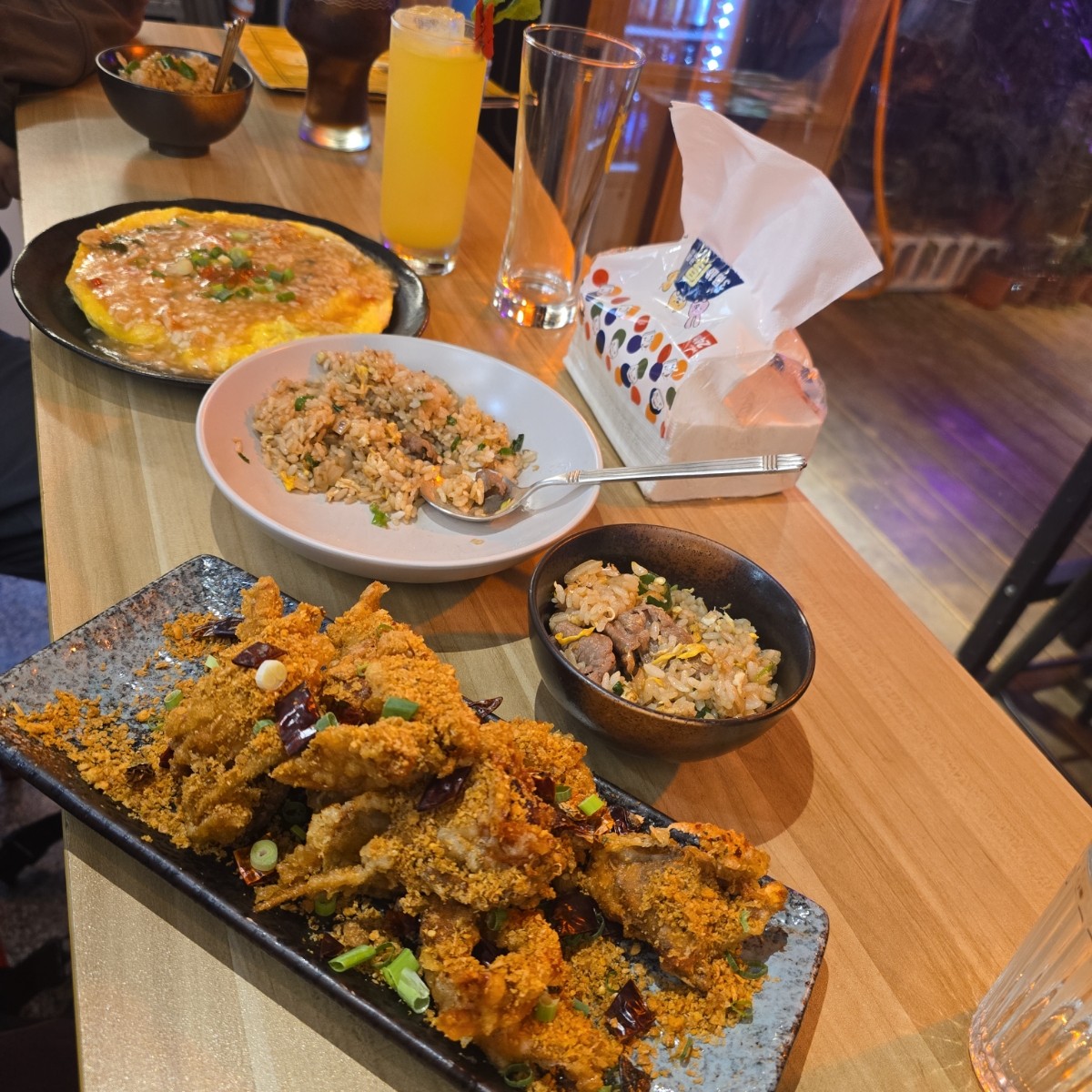 社畜微醺餐酒館 小巨蛋店 のレストランの写真：鳥瞰圖 by永遠的新手 