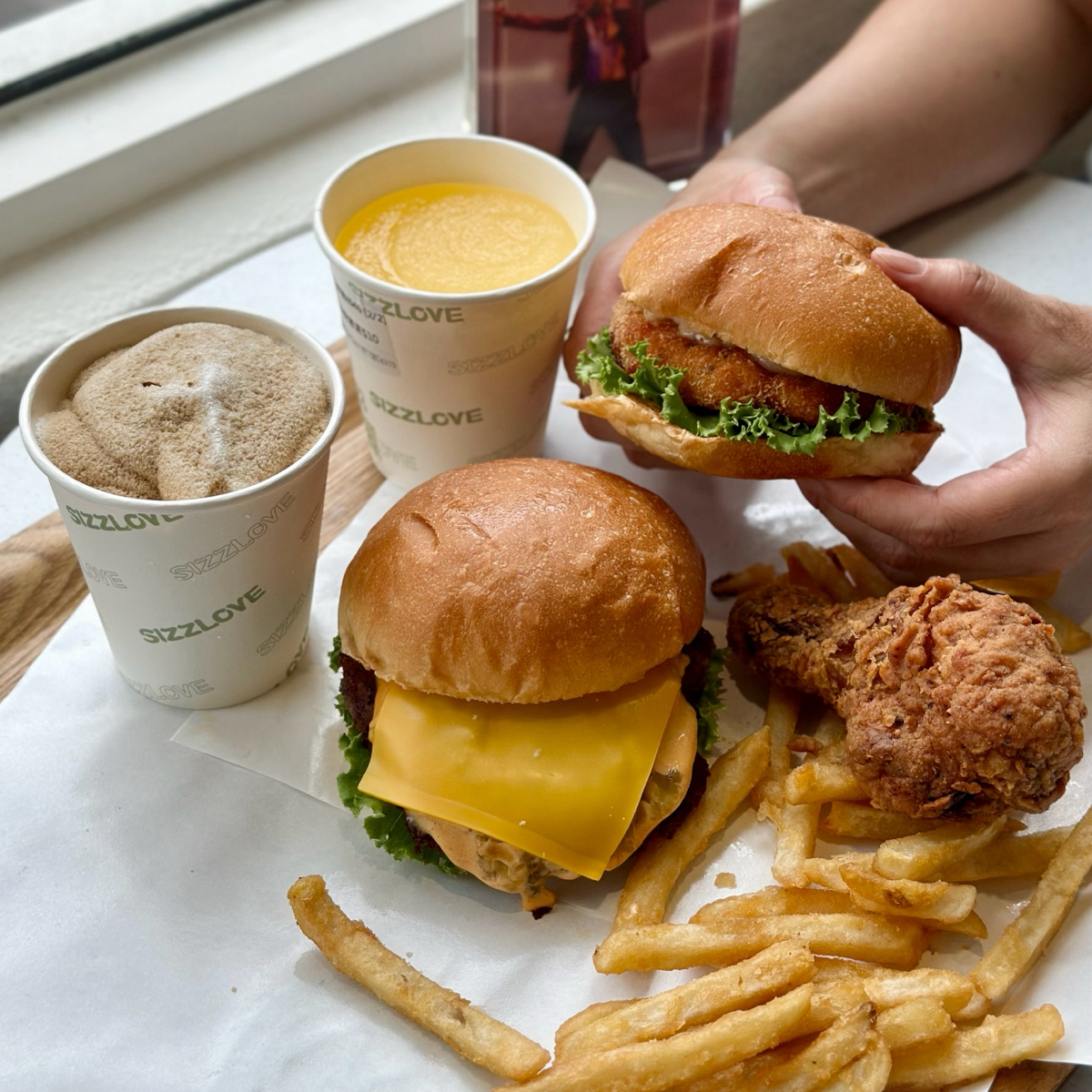 Meal image of 及時樂漢堡 Sizzlove Burger: 半筋半肉牛肉堡套餐(148元)、海洋鮮蝦堡套餐(207元) shot by 吃曼