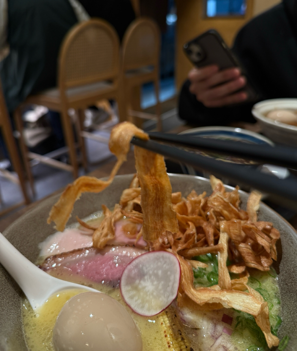 麵屋鶴立 のレストランの写真：炸牛蒡鹹鹹脆脆的，很像在吃零嘴，單吃或泡湯吃各有不同風味 by阿波卡 