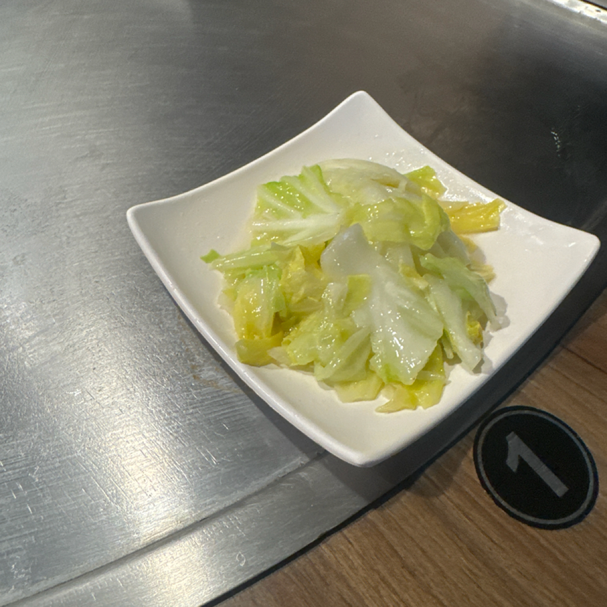 鱻晏鐵板燒 のレストランの写真：鐵板高麗菜 by食、動、健康 