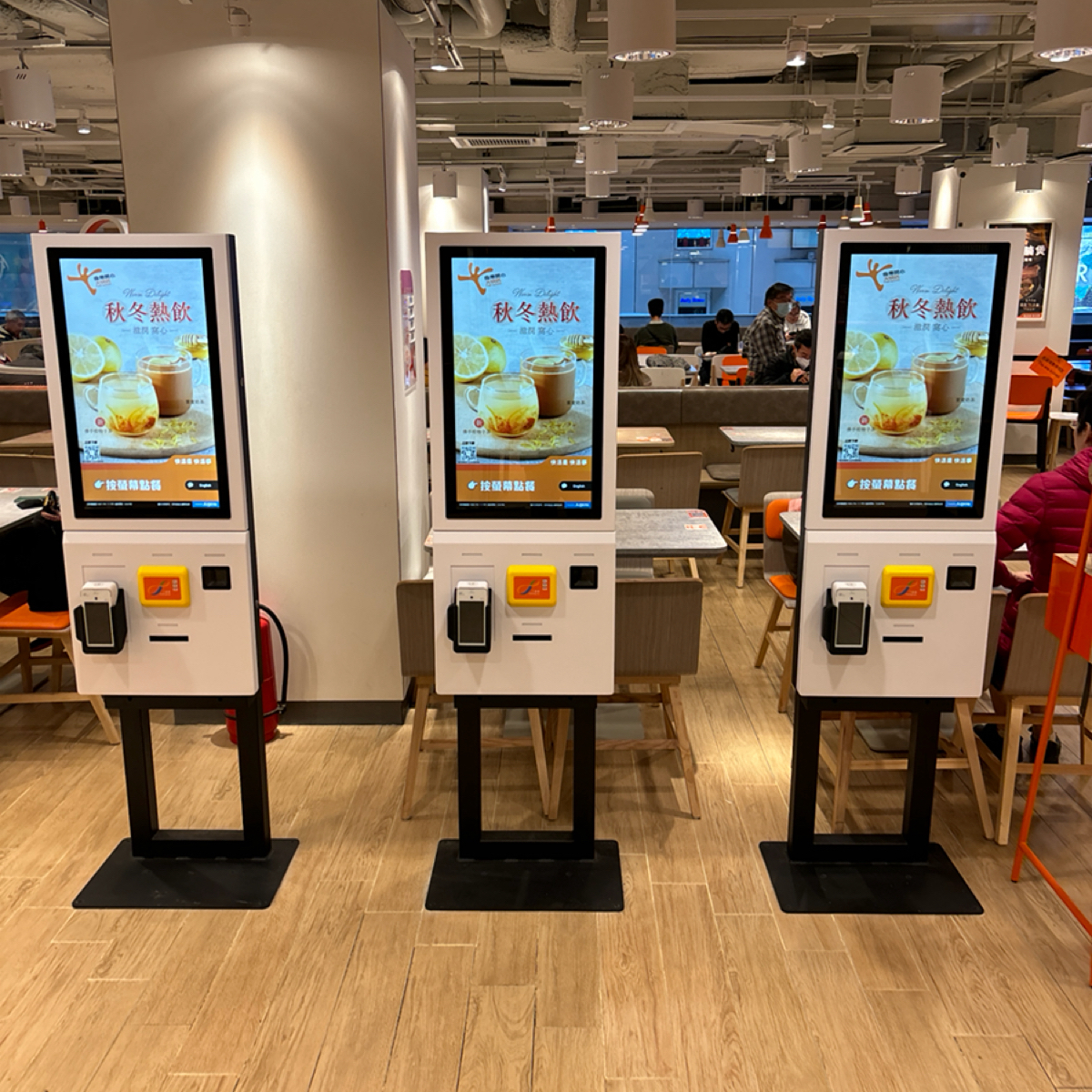 大快活 萬年大廈店 の雰囲気の写真： by2QT2BSTR8 