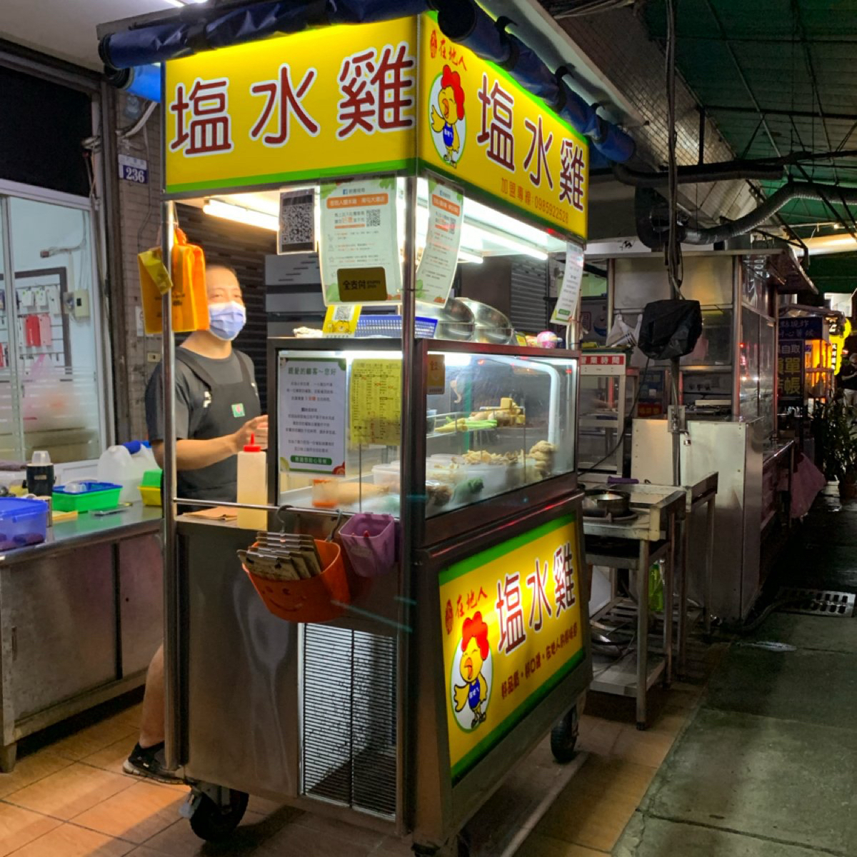 Vibe image of 在地人鹽水雞 南屯大墩店: 外觀 shot by 嚶嚶美代子