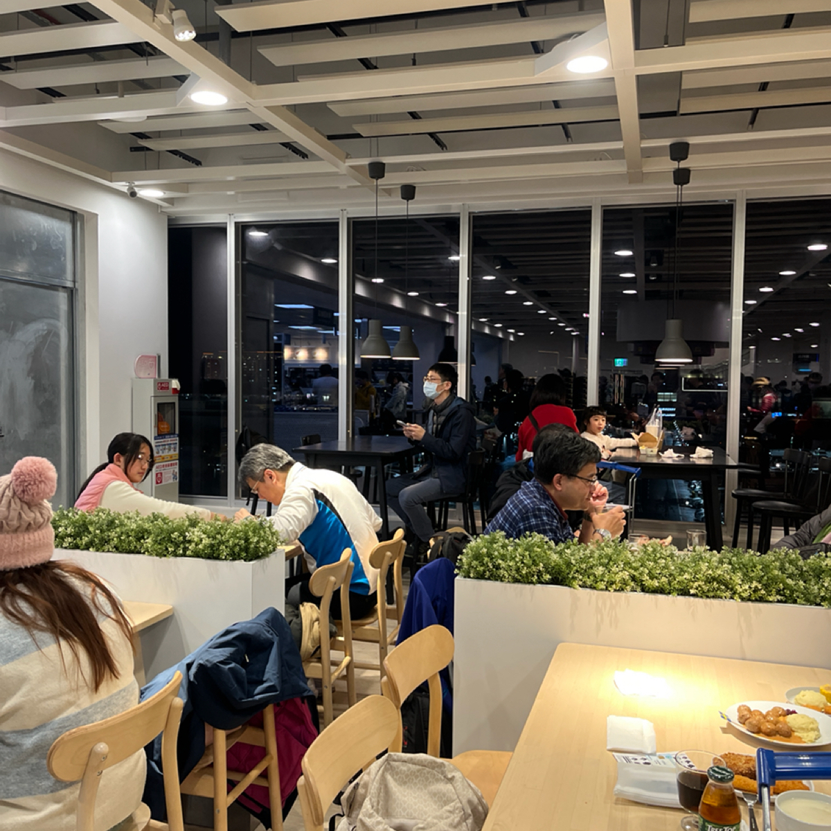 Vibe image of ikea瑞典餐廳 桃園店:  shot by Yo