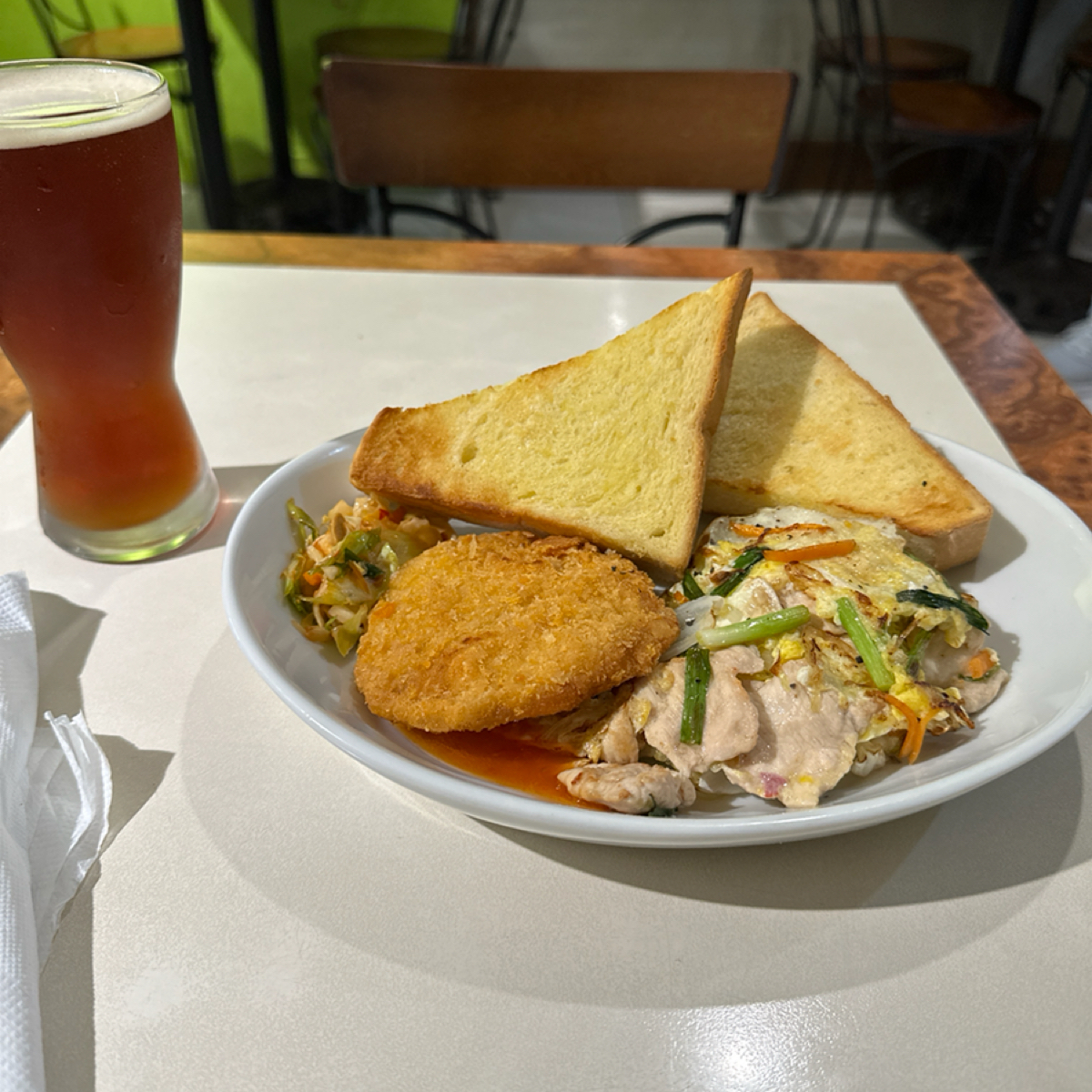 嘰嘰喳喳簡餐 的餐點圖片：西式輕食及紅茶 由Aki 拍攝