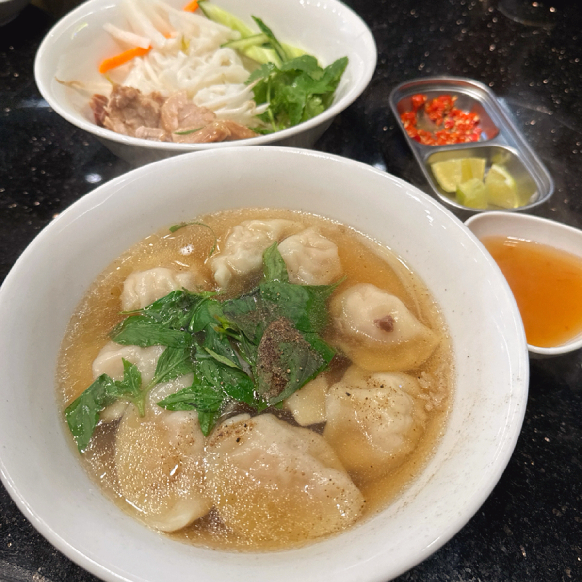 Meal image of 法越French Viet家族秘製牛肉河粉: 牛肉湯水餃 shot by 跟著小胖吃胖胖