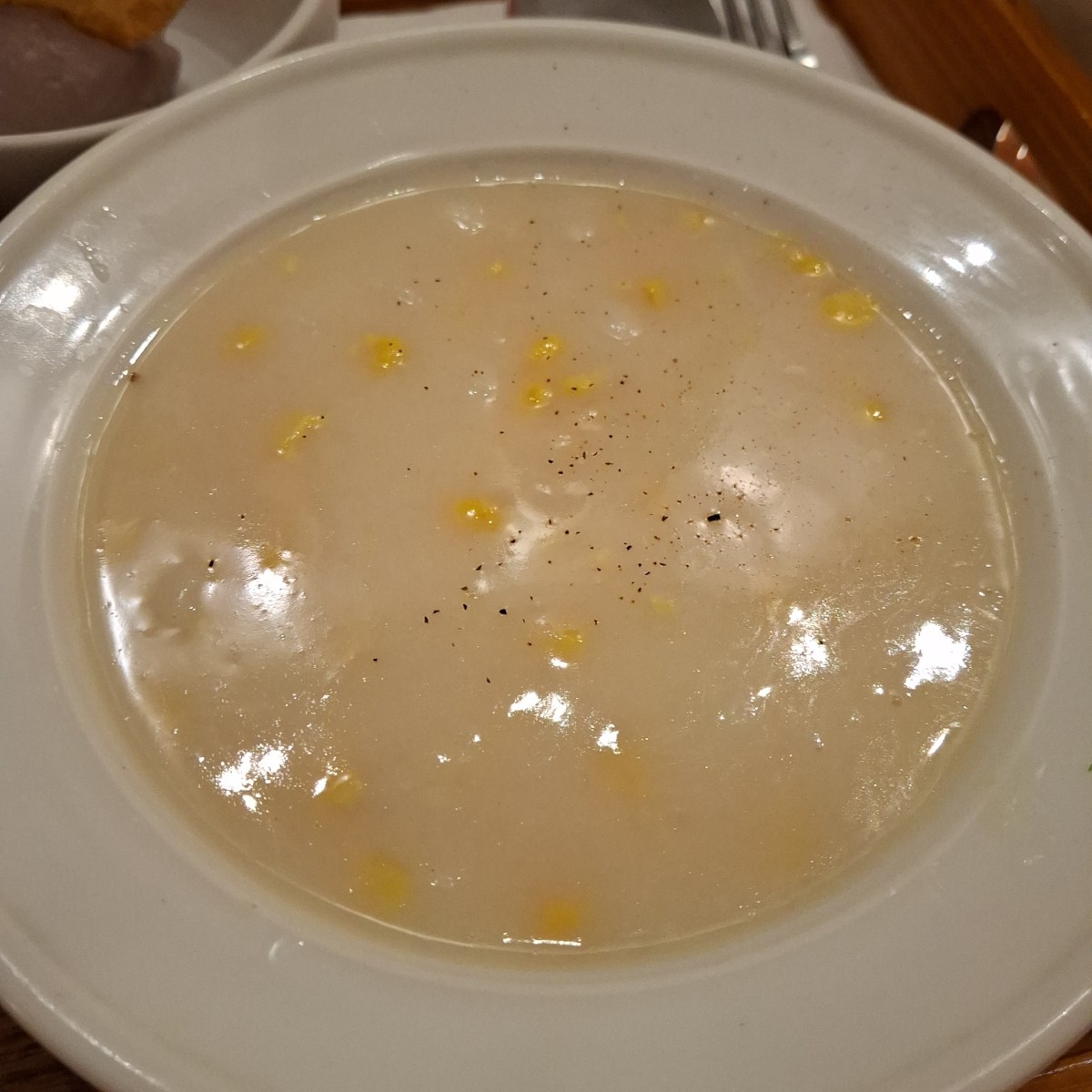 想想微韓輕食 のレストランの写真：個人良心建議先喝湯，湯的溫度不燙口，真的就是溫溫的這樣，如果放到後面才喝，等湯冷掉後就不好喝囉！

 by美食肥之豬 