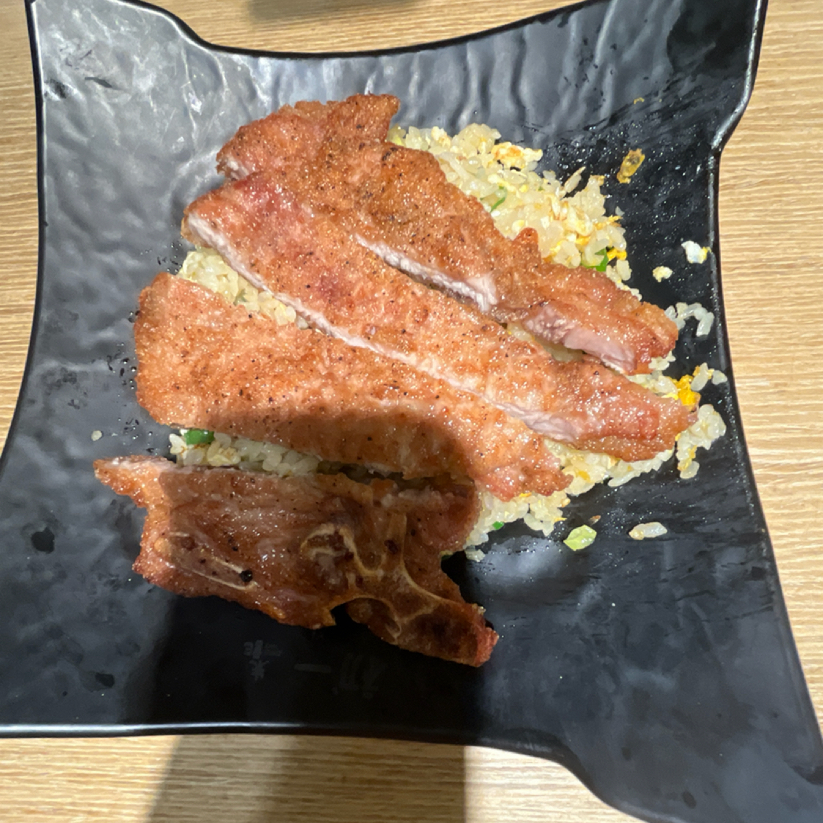 Meal image of 朱記餡餅粥店 大葉高島屋店: 排骨炒飯$215 shot by 珍珠奶綠