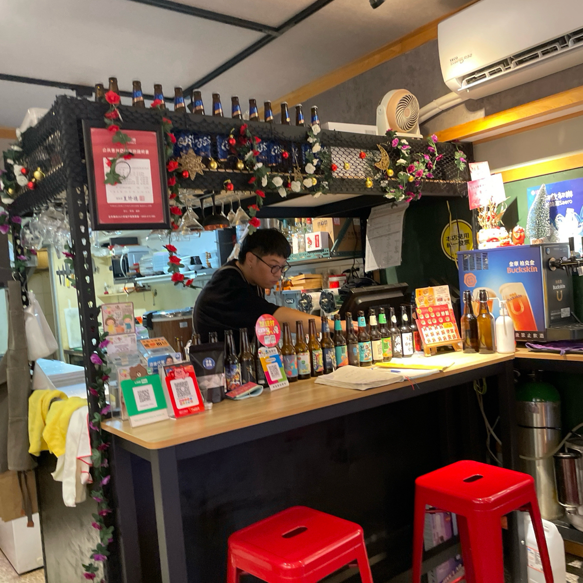 社畜微醺餐酒館 小巨蛋店 の雰囲気の写真： byDixon 