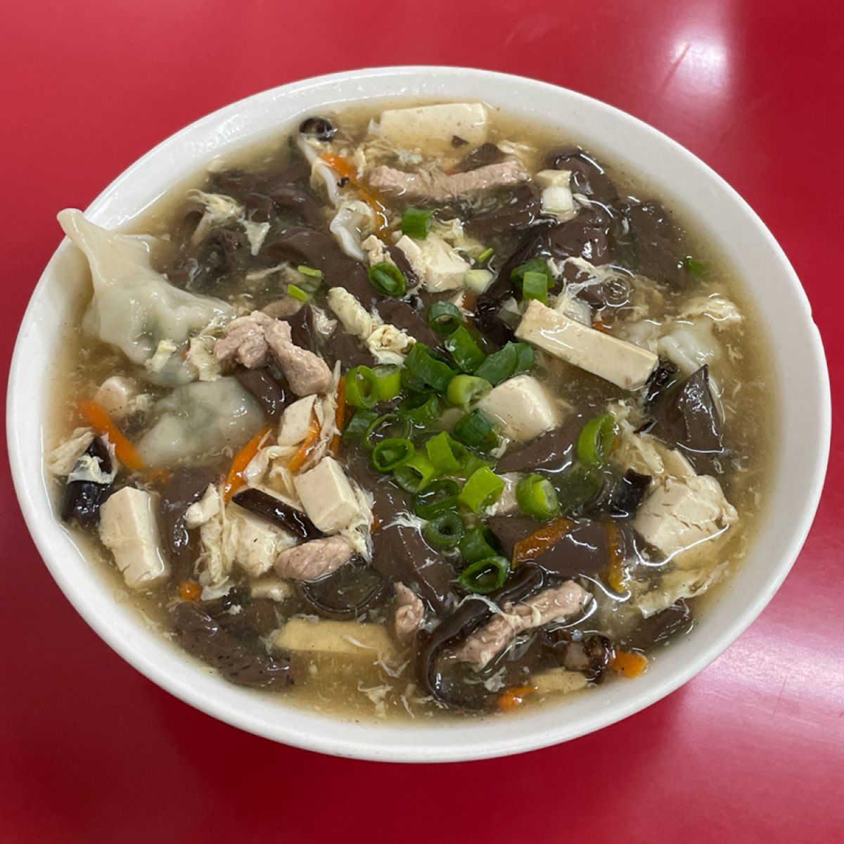 Meal image of 福樂水餃牛肉麵: 酸辣湯餃(韭菜) NT$85 shot by Freddy Liu