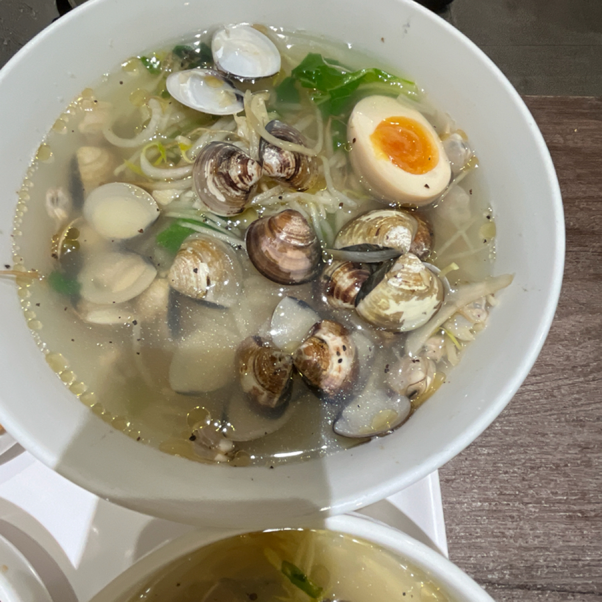 Meal image of 麵由辛生: 幾乎所有的麵都有半顆的溏心蛋作為標配。 shot by Yo