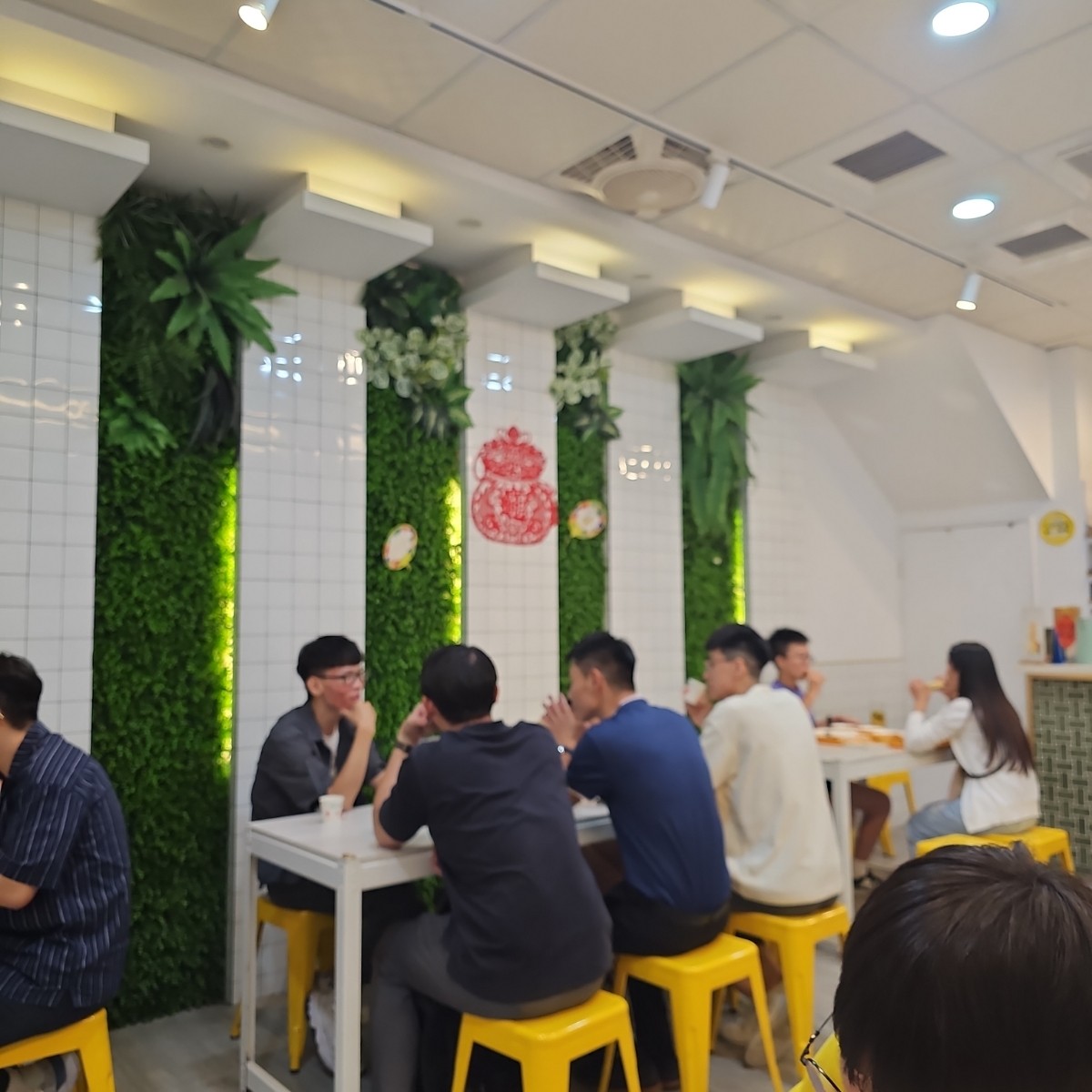 Vibe image of 鰤樂仨 新加坡小吃: 店內環境（1） shot by 吃貨胖胖