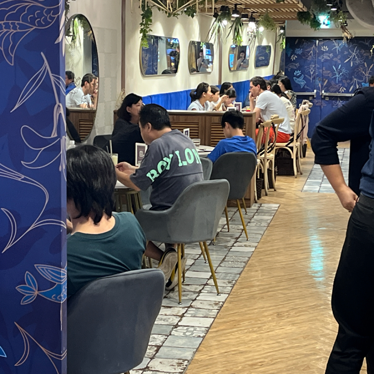 Vibe image of Engolili 英格莉莉 誠品南西: 店內座位蠻多的，假日建議先預約座位 shot by 打工仔
