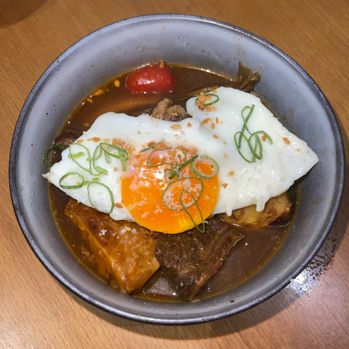 Meal image of 金香Jin pang: - 蒜香紅酒慢燉牛肉飯（附太陽蛋） $260 shot by 等下吃什麼