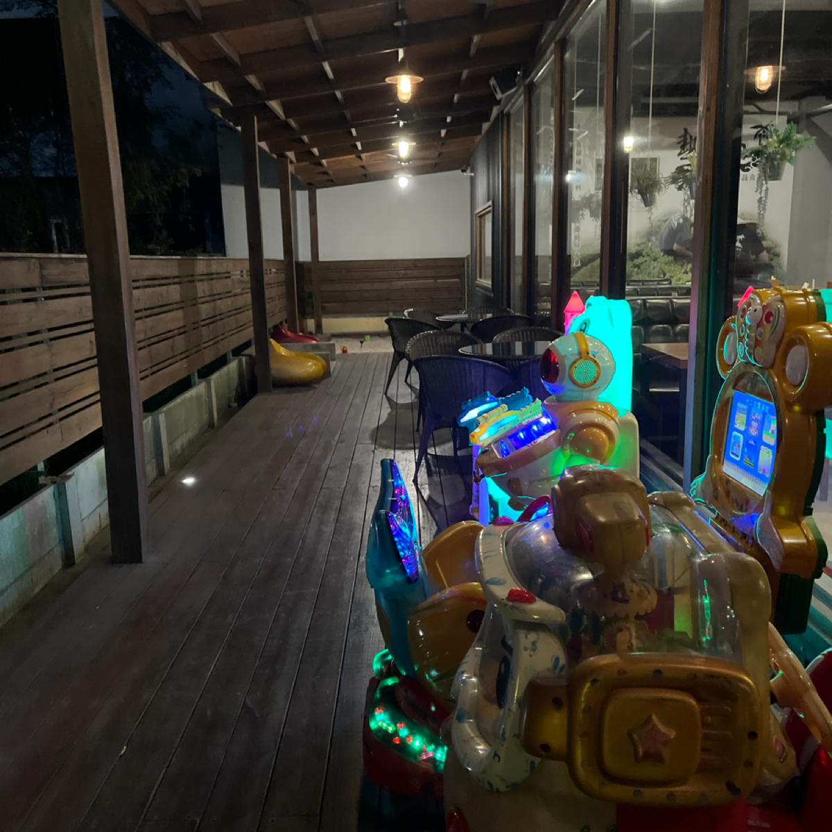 Vibe image of 熱浪島南洋蔬食茶堂 員林店: 兒童遊戲區😱 shot by Qoo