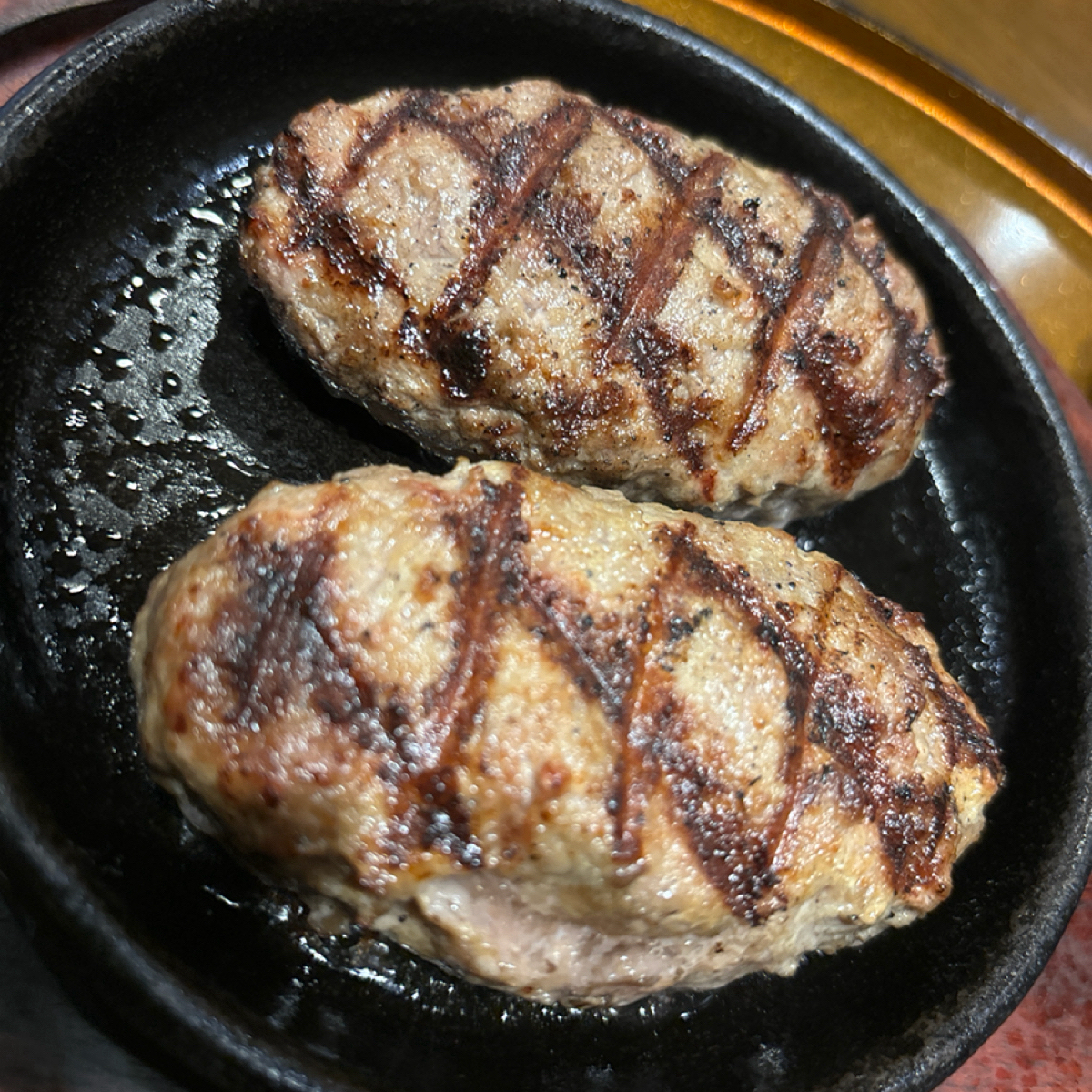 松屋屋精肉店 東京都 千代田區 外神田 のレストランの写真：縱使外界環境仍充滿不確定性，但只要有「ハンバーグ専門店」這樣的好店在，東京的美食界未來定能迎來光明。 by2QT2BSTR8 