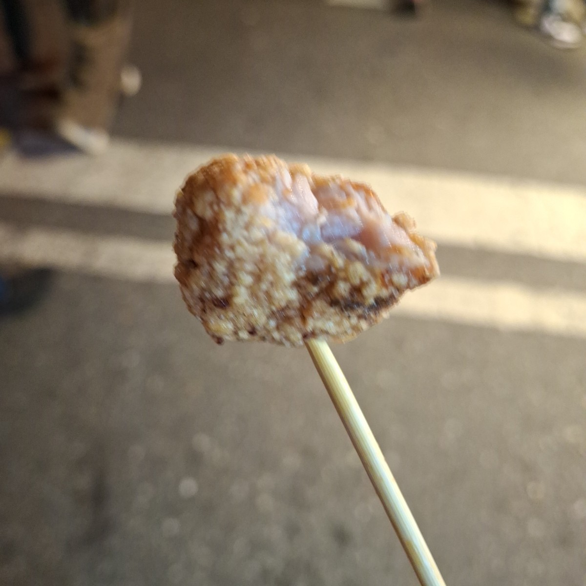 Meal image of 康拔無骨排骨酥: 照片有點模糊，但認真的人很多，所以我沒辦法停下來好好拍照，只能這樣了，還請各位見諒qq shot by 美食肥之豬