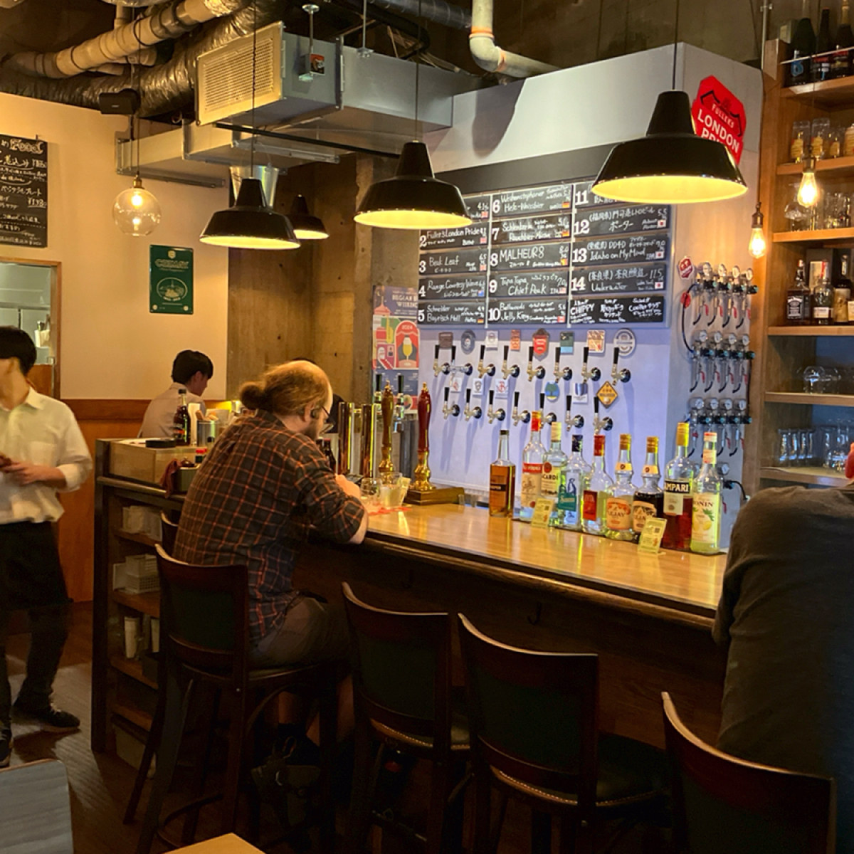 Vibe image of 2nd COOPER: 店內空間很是 chill shot by 阿官