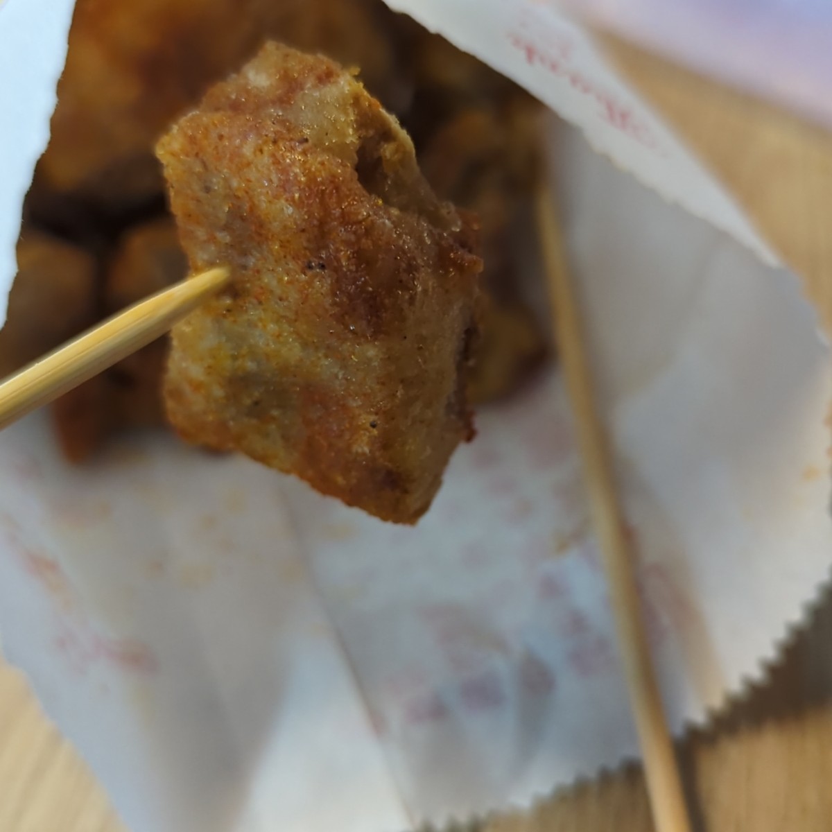 肆季炸肉 のレストランの写真：🥩香酥排骨 小 特價 $50 (原價$100)
香酥排骨骨頭偏多，但現炸的排骨吃起來還算酥脆，肉質 by美食玩很大 