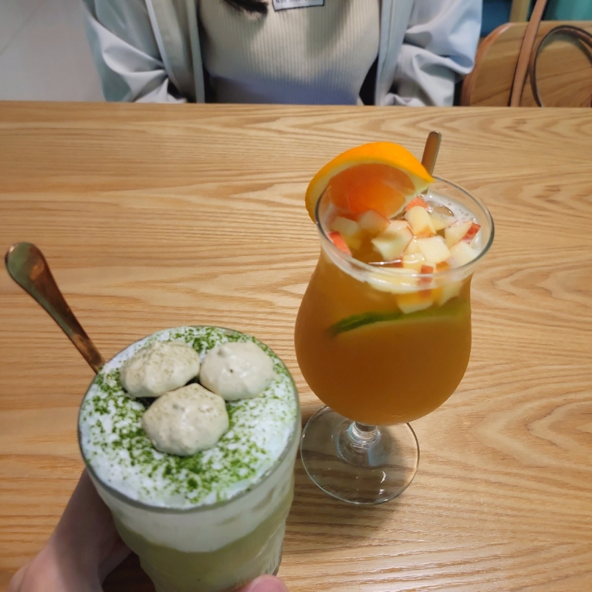 333珈琲和食-包場餐廳&#x2F;親子餐廳 頭城美食 頭城餐廳 頭城餐酒館 頭城日式料理 頭城咖啡廳 頭城甜點 的餐點圖片：333水果冰茶／伊勢抹茶鮮奶 由Ztiy_lin 拍攝