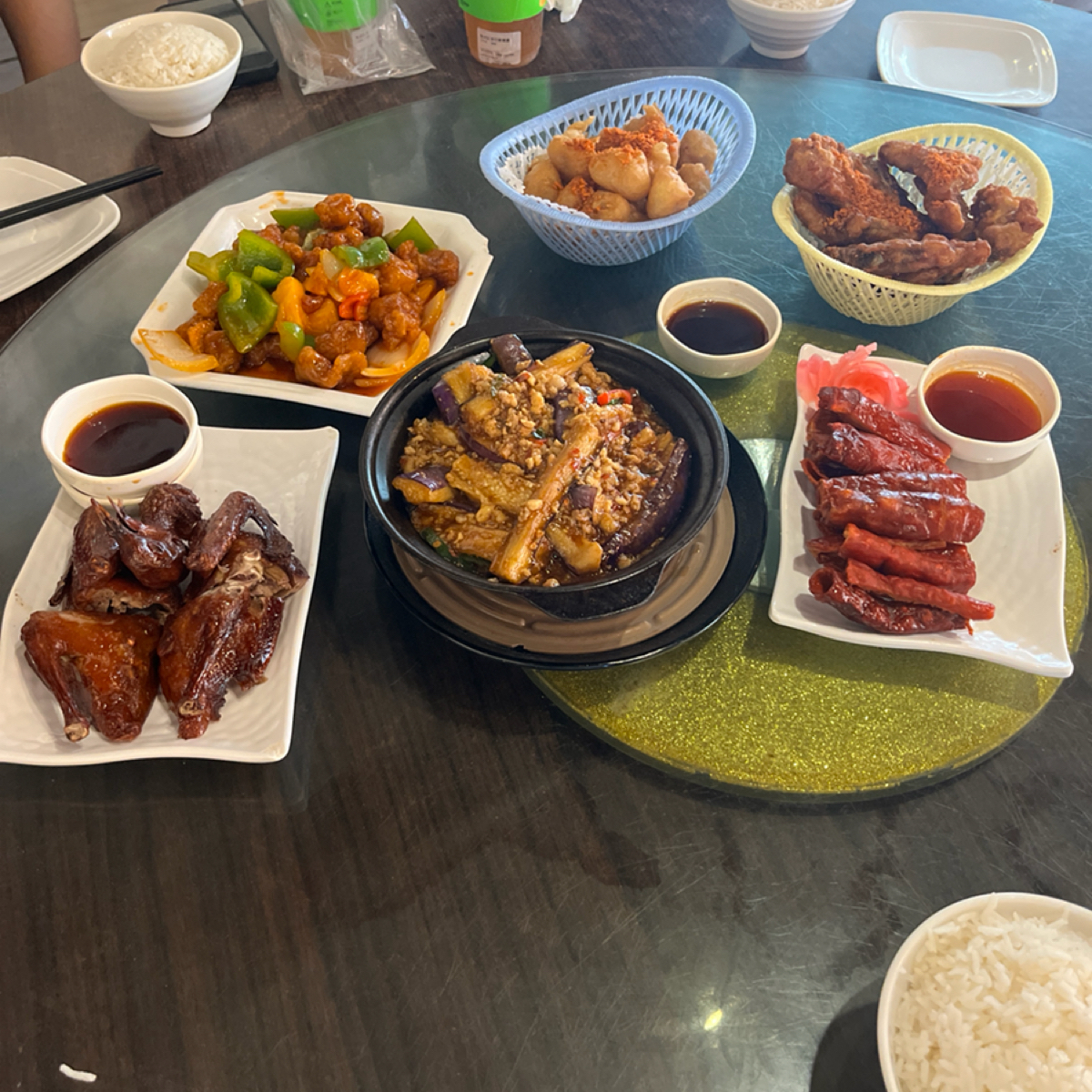Meal image of 妹記大排檔: 脆皮炸大腸 魚香茄子煲 紅燒乳鴿
糖醋咕嚕雞球 炸豬扒 shot by  楊