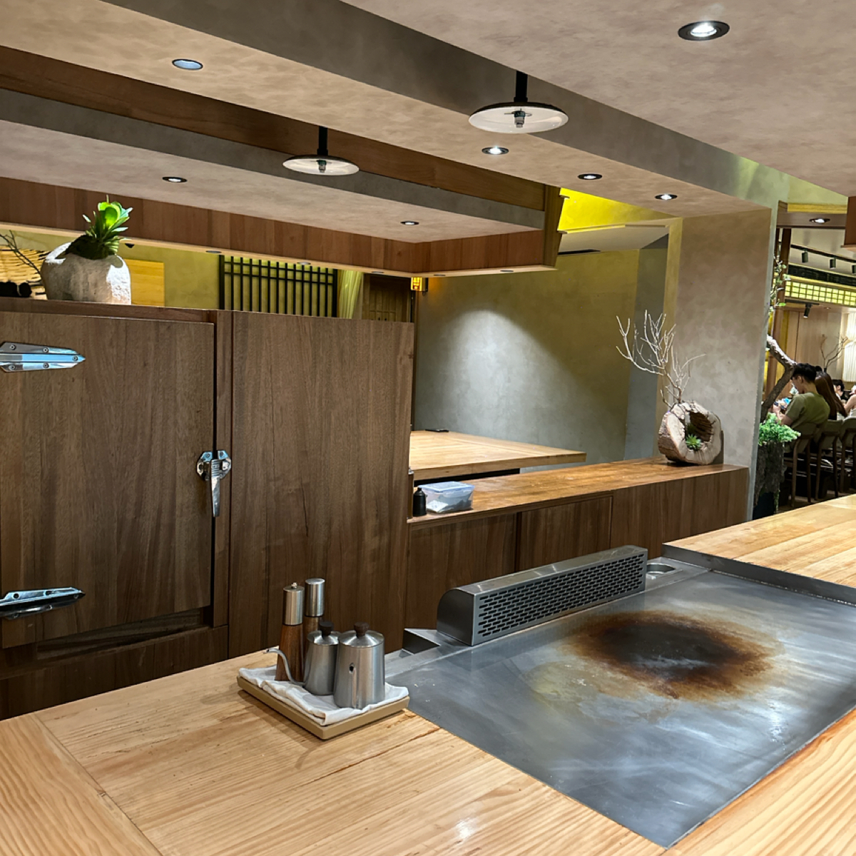 Vibe image of 阪前和牛鐵板燒 台北中山北店: 壩臺 shot by 破產少年