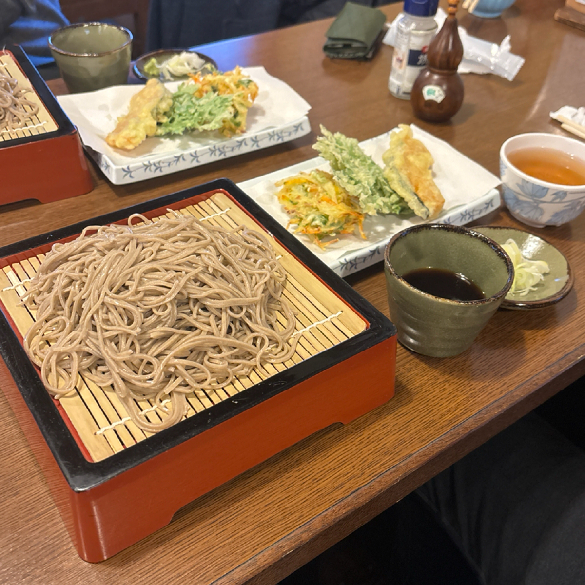 Meal image of そば処 おっこと亭: 單點一人份的冷蕎麥和蔬菜天婦羅 shot by 秋桑