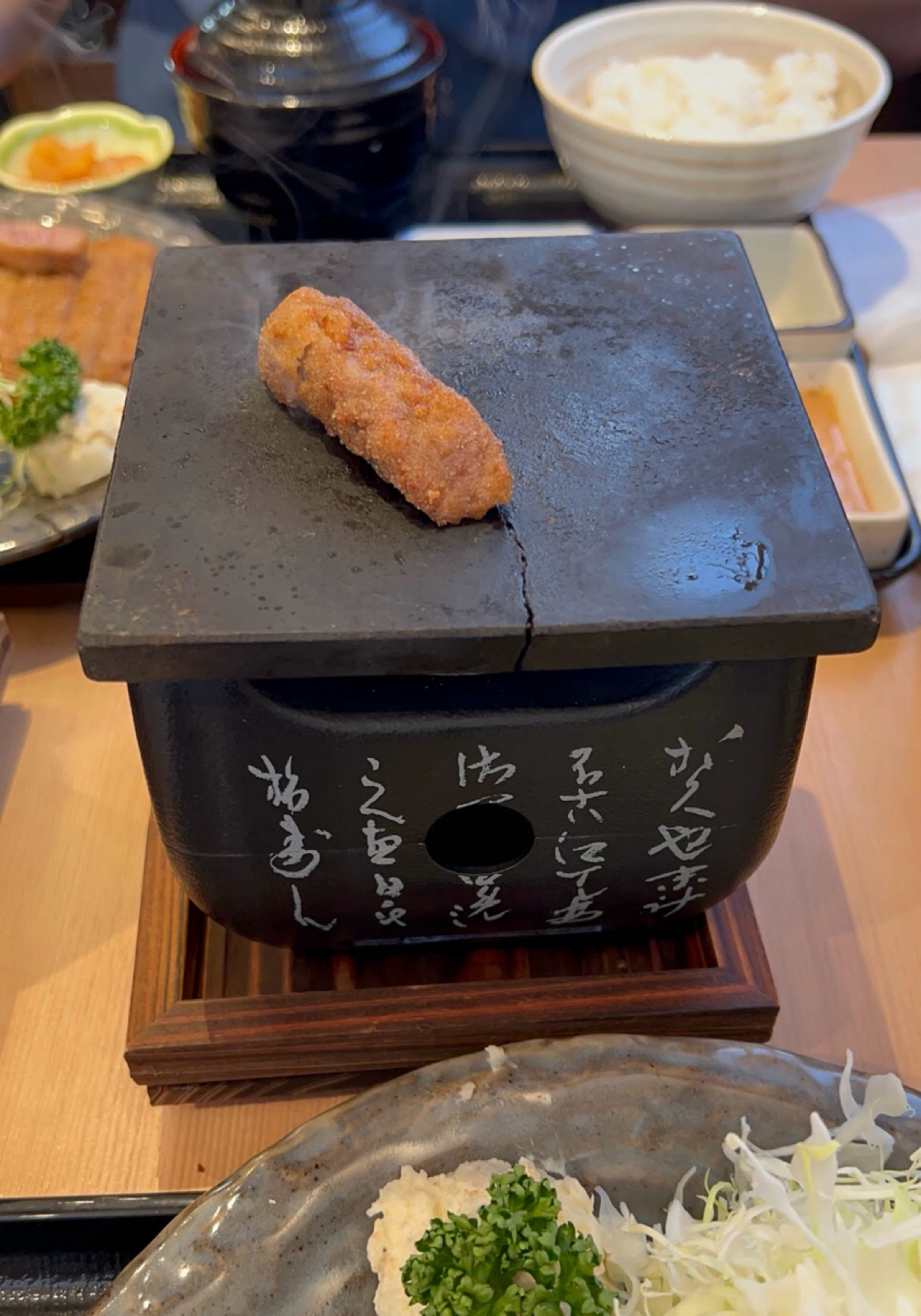 Meal image of 牛かつもと村 上野店: 小爐子很精緻，帶感阿 shot by LESTER