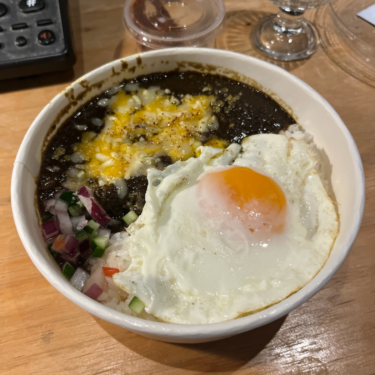 小次男 咖哩所 的餐點圖片：開盒後，有加起司 由阿官 拍攝