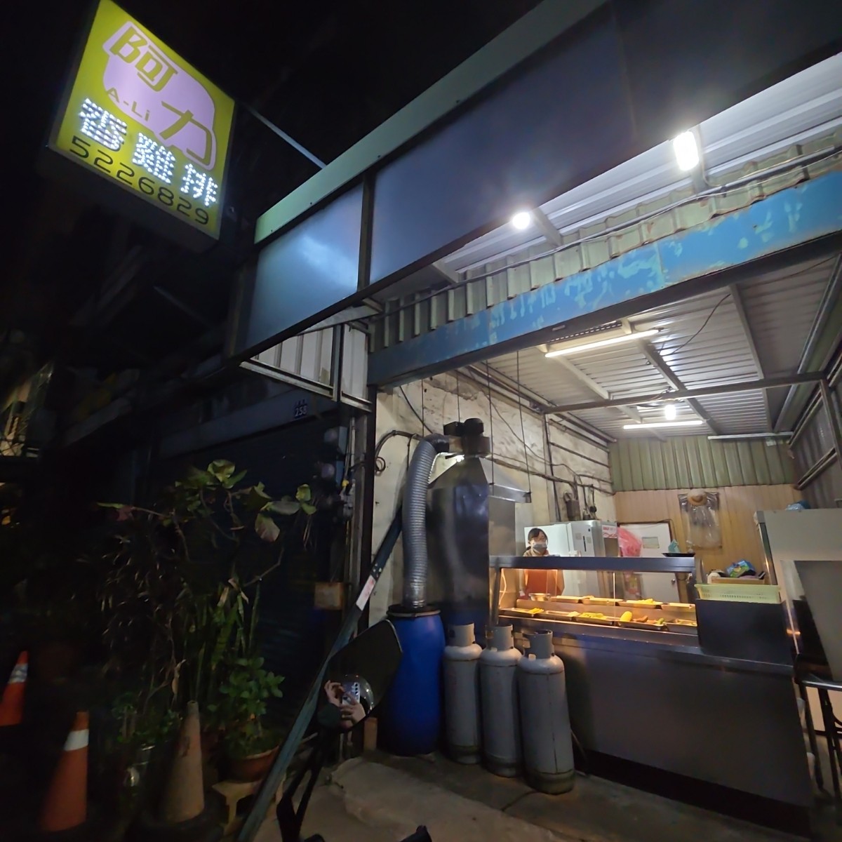 阿力香雞排 林森店 的外觀氛圍圖片： 由佩佩不是佩佩豬 拍攝