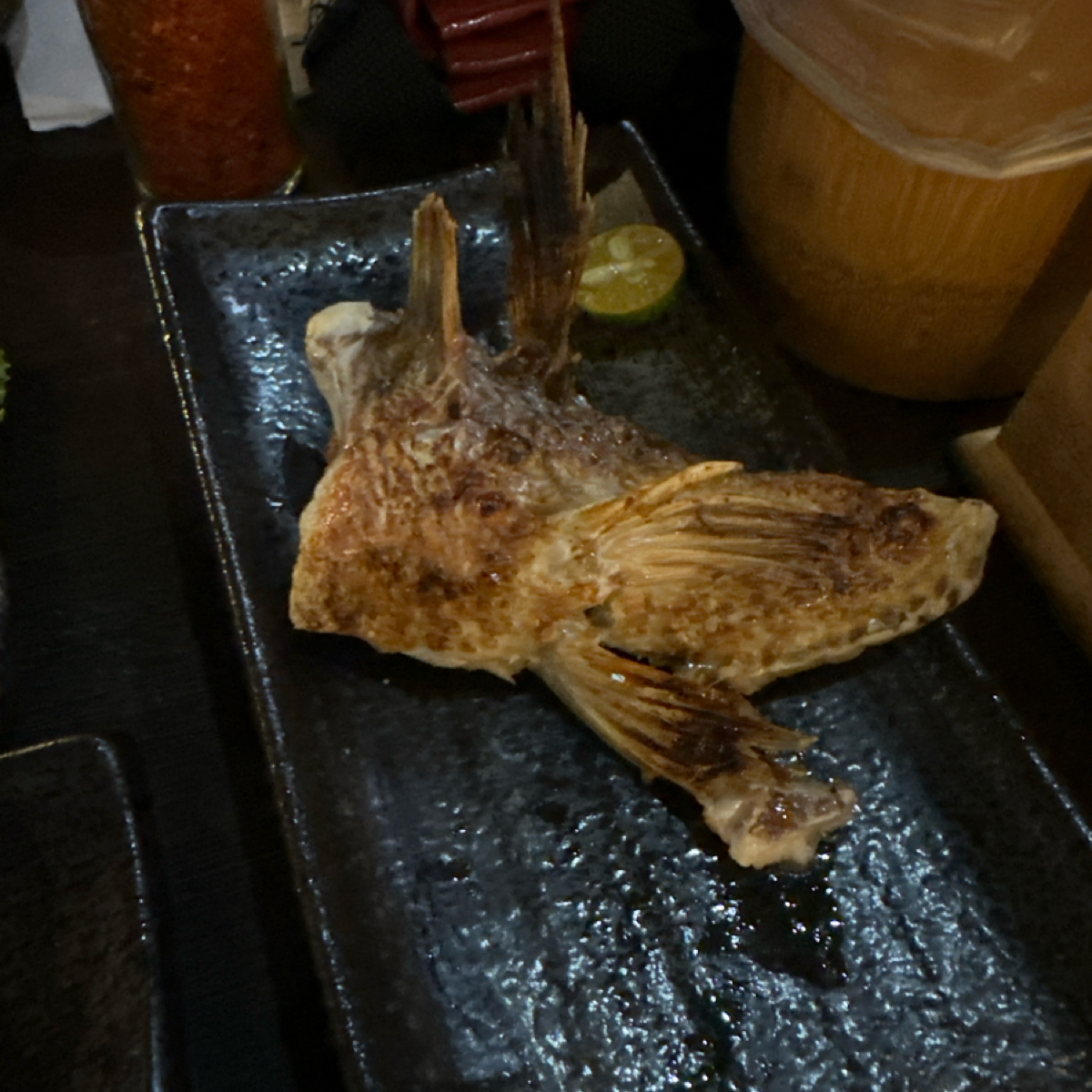 老串角居酒屋-板橋江子翠店 のレストランの写真：鹽烤魚下巴 by銘 