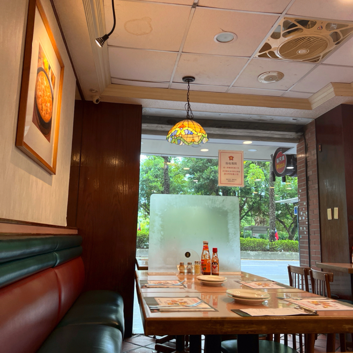 Vibe image of 蘇阿姨比薩屋: 沙發座位區 shot by Metamon 